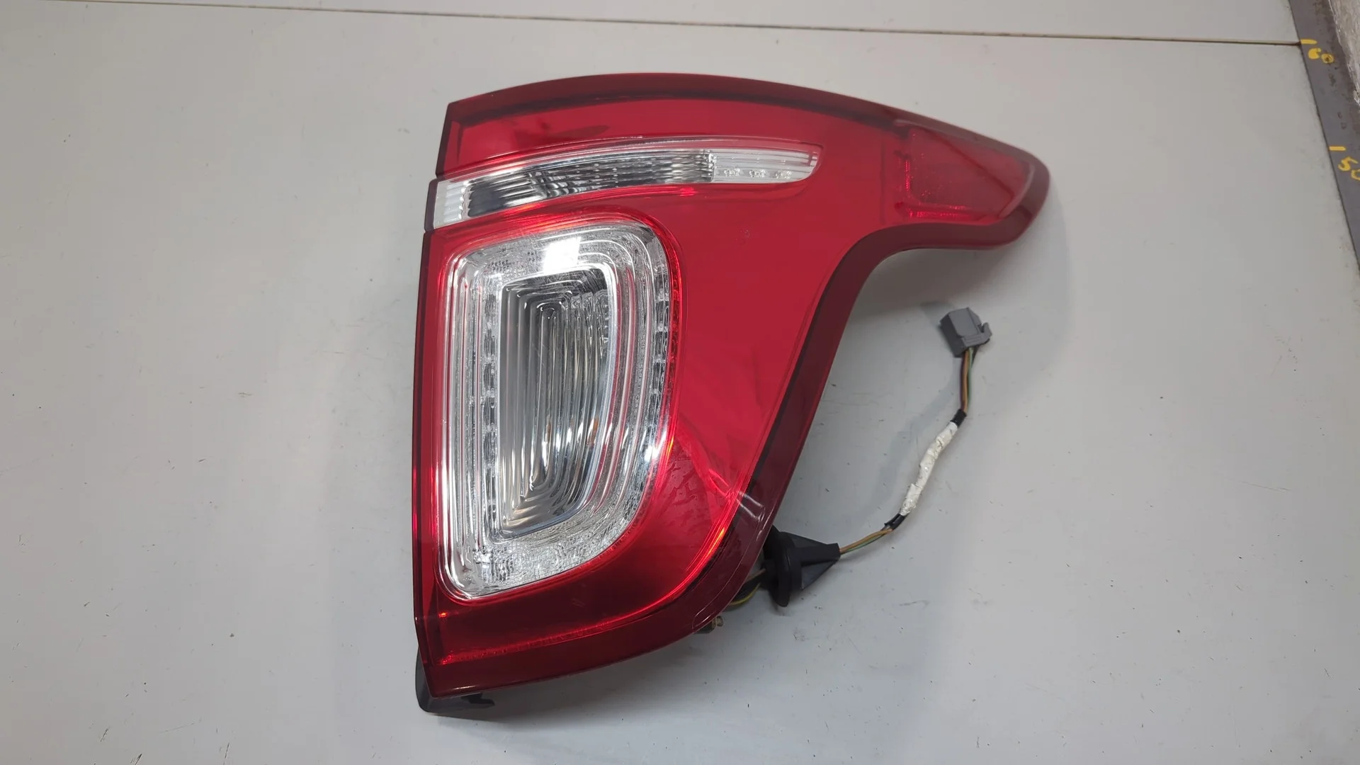 Фонарь (задний) Ford Explorer 2010-2015 КПП автомат 4х4 (АКПП) Б/Н 3.5i Бензин 3.5 л Инжектор