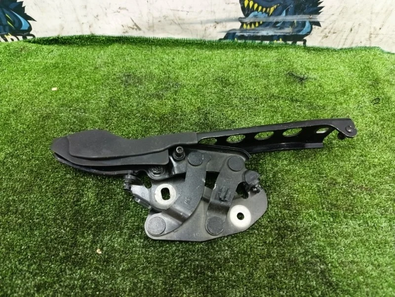 Петля капота левая Audi A8 2017 4H0823301L D4 CTG