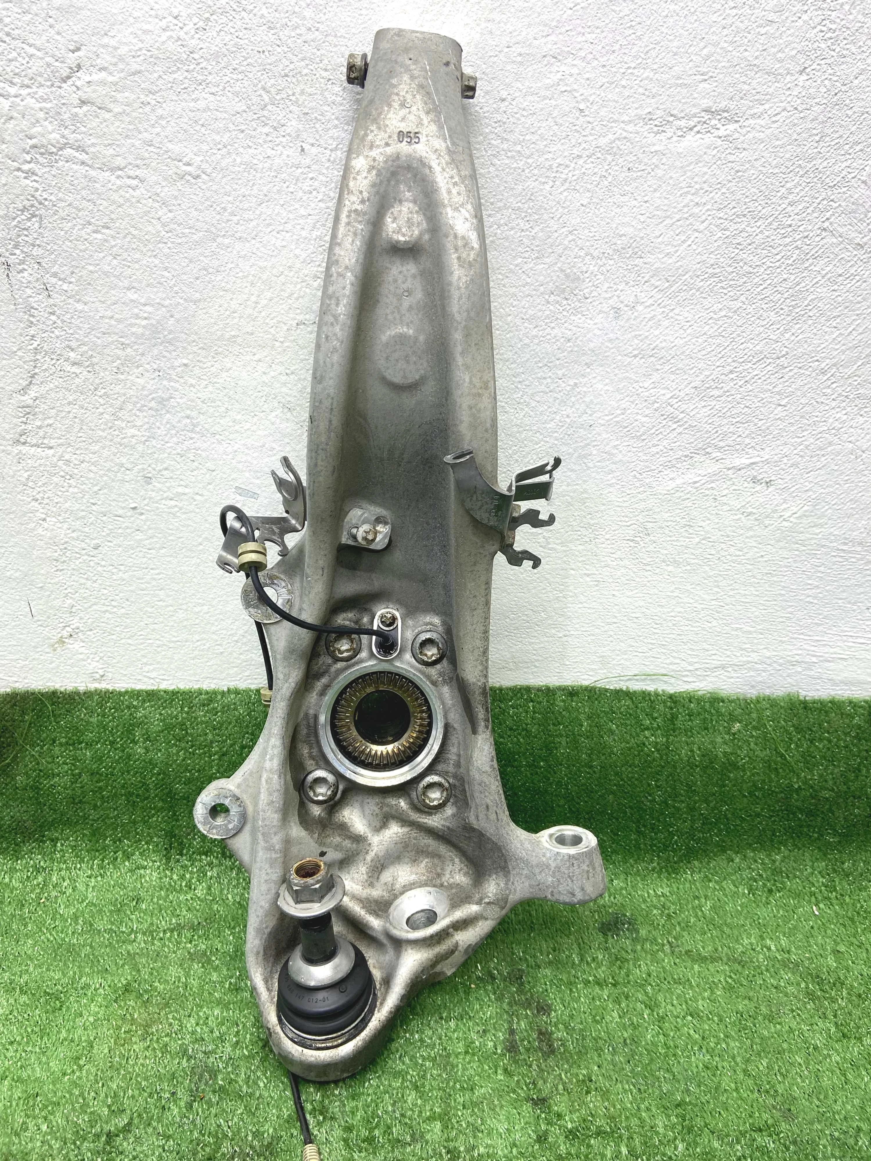 Кулак поворотный левый BMW 7-Series G11,G12 2015 - 2019 бензин 4.4 Автомат