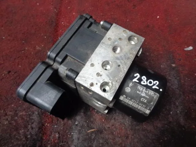 Блок ABS Volkswagen Touareg I  Рестайлинг (7L) 2007 - 2010 бензин 4.2 Автомат