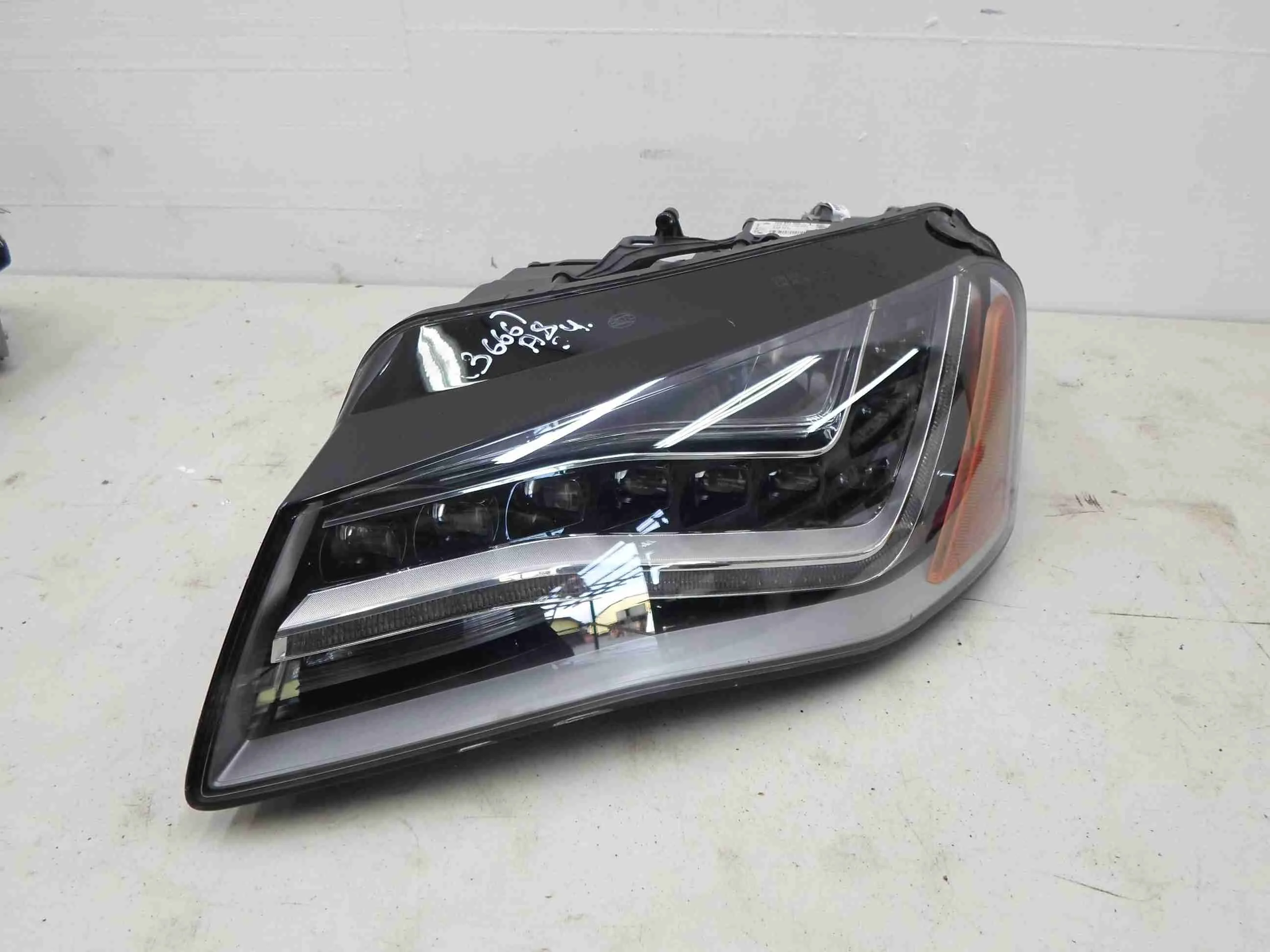 Фара левая Audi A8 D4 (4H2) 2010 - 2014 бензин 4.2 Автомат