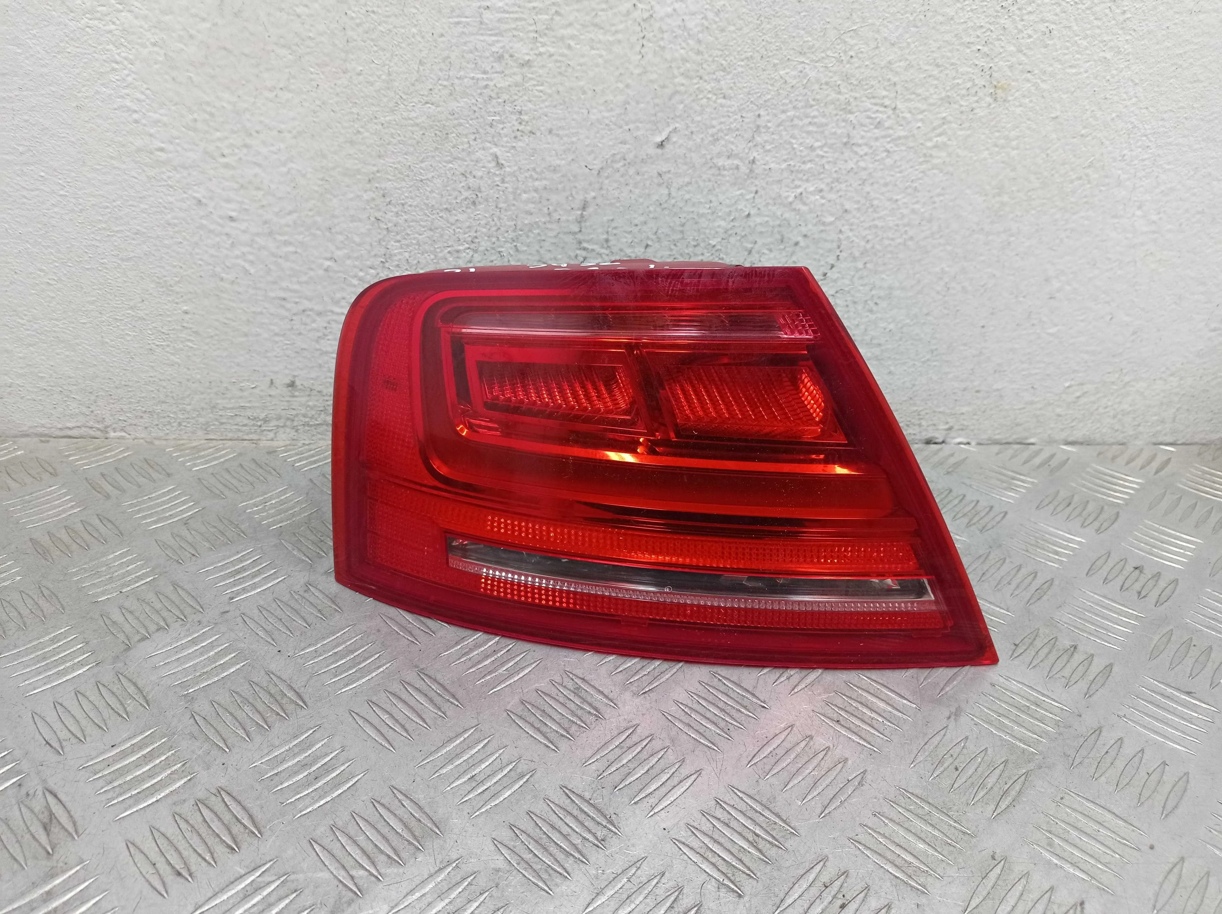 Фонарь крыла левый Audi A8 D4 (4H2) 2010 - 2014 бензин 4.2 Автомат