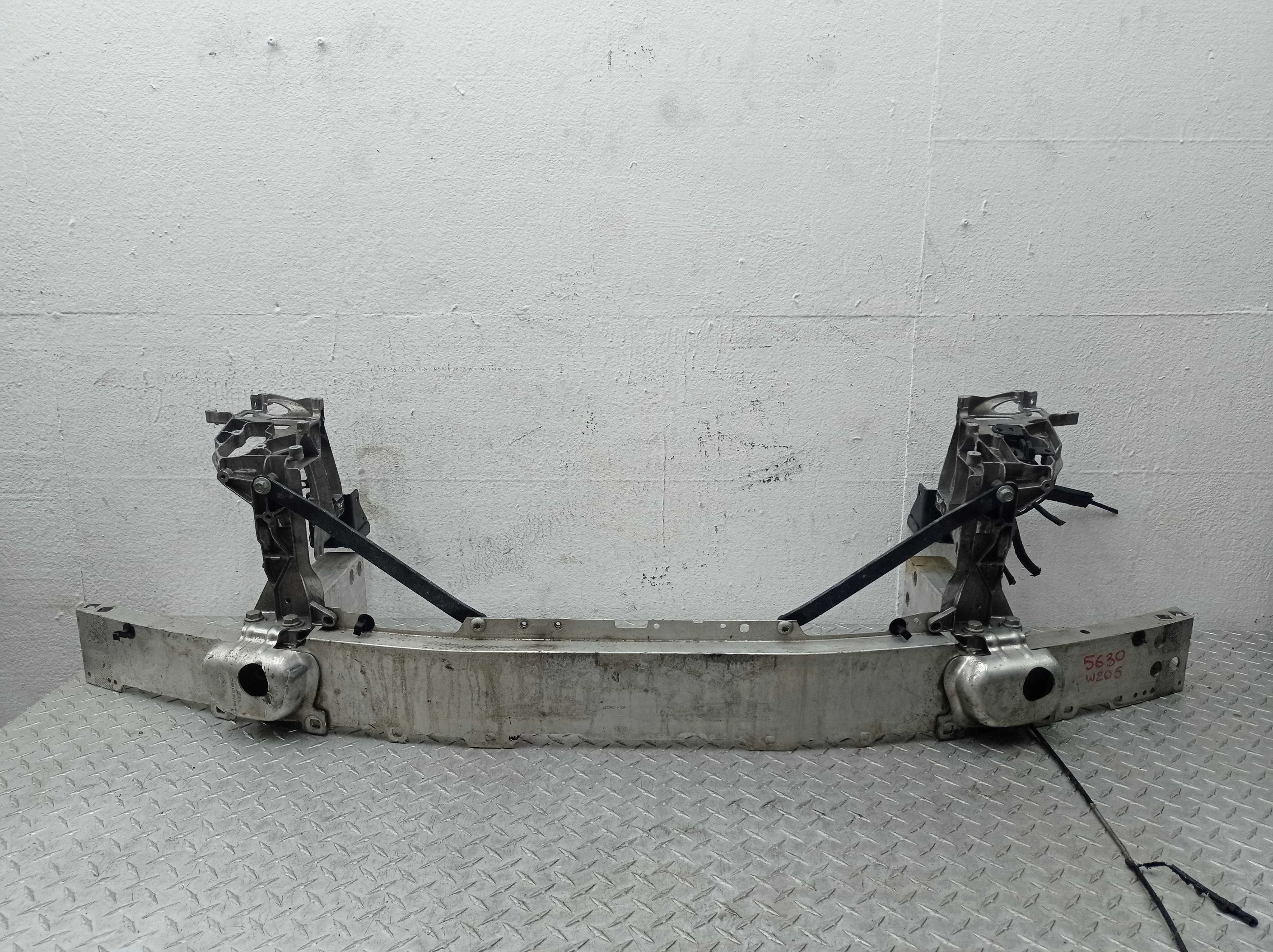 Усилитель бампера передний Mercedes C-Klasse (W205) 2014 - 2018 бензин 2.0 Автомат