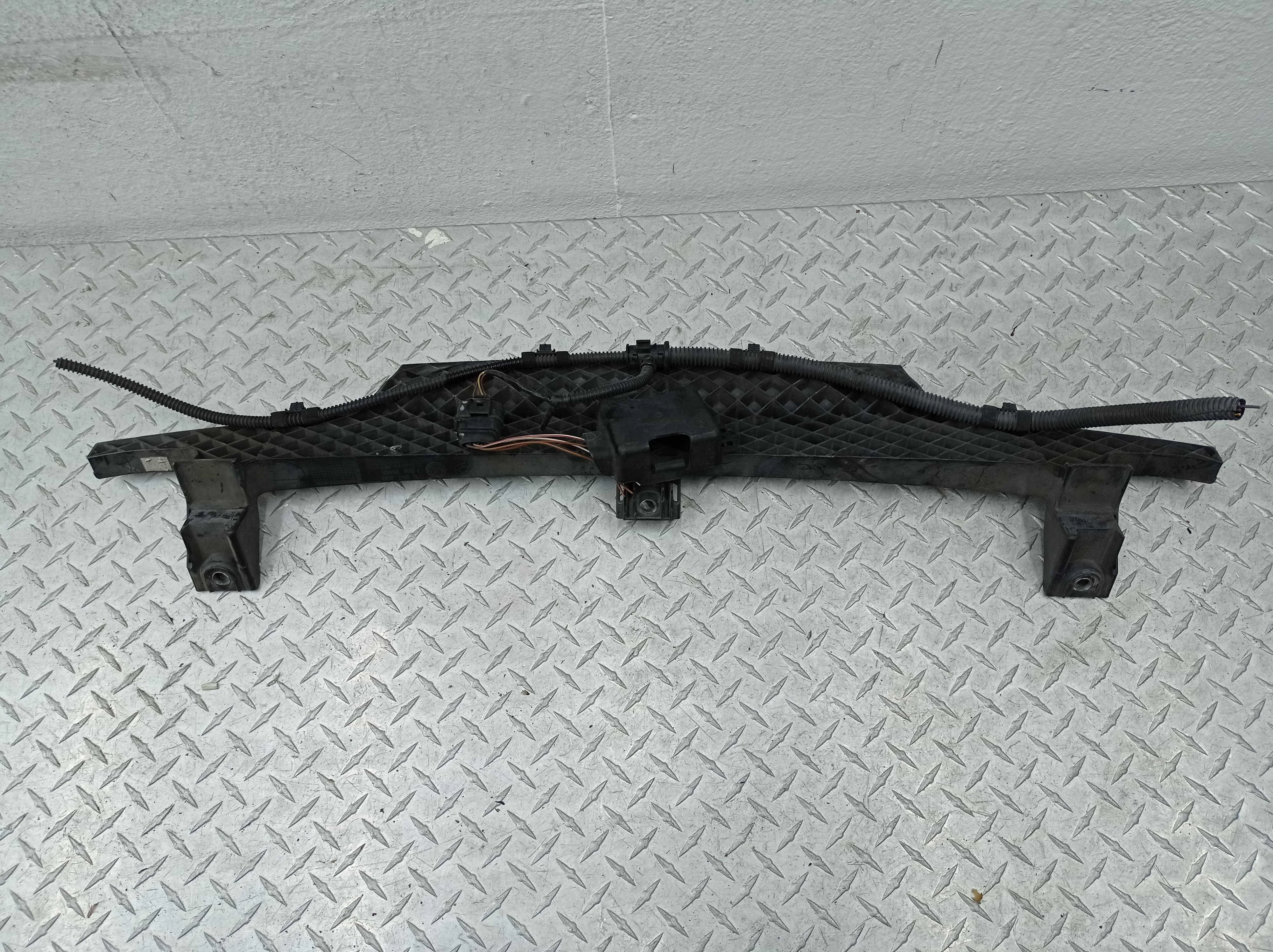 Кронштейн переднего бампера Volkswagen Touareg II (7P) 2010 - 2014 бензин 3.6 Автомат