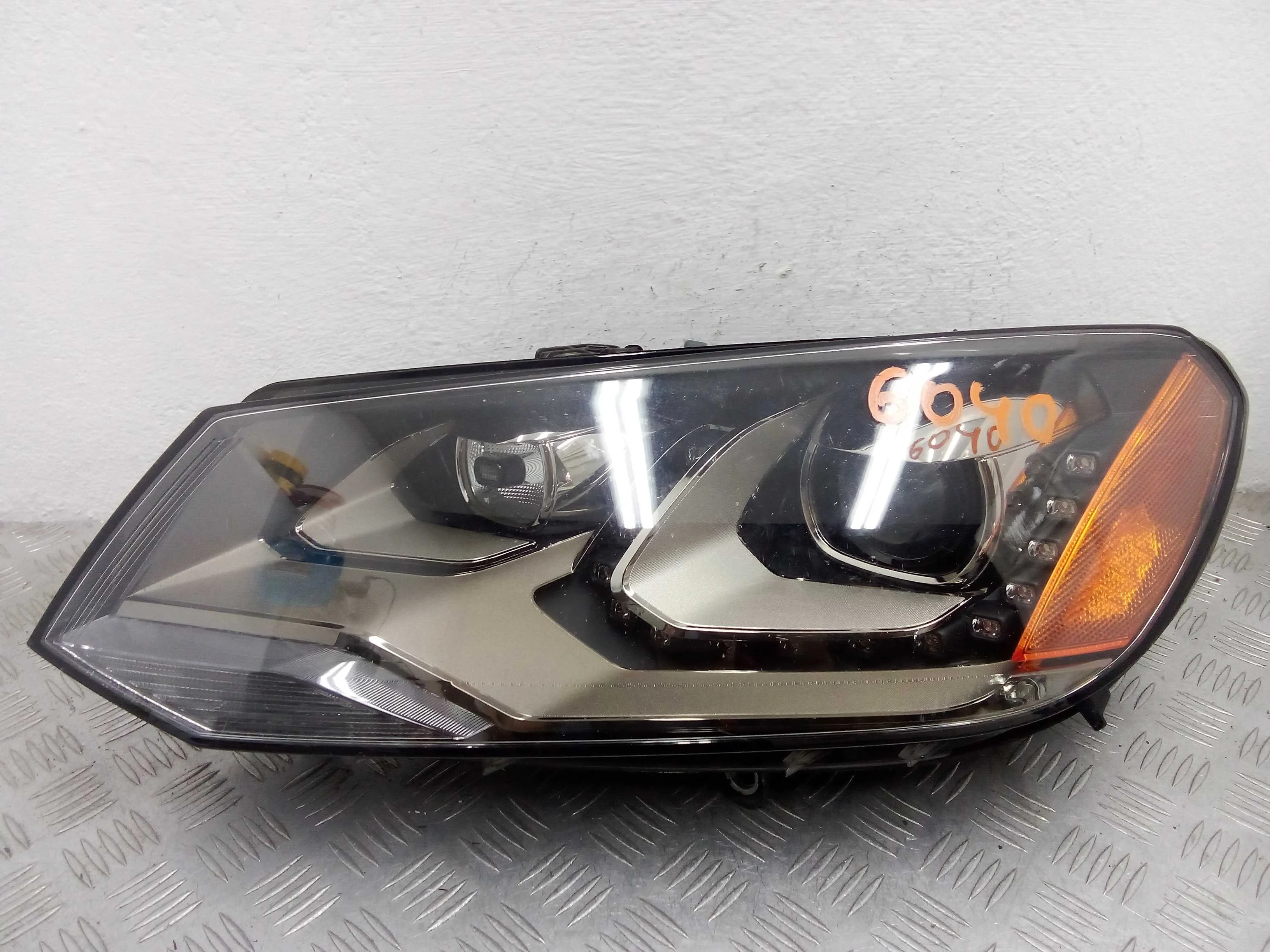 Фара левая Volkswagen Touareg II (7P) 2010 - 2014 бензин 3.6 Автомат