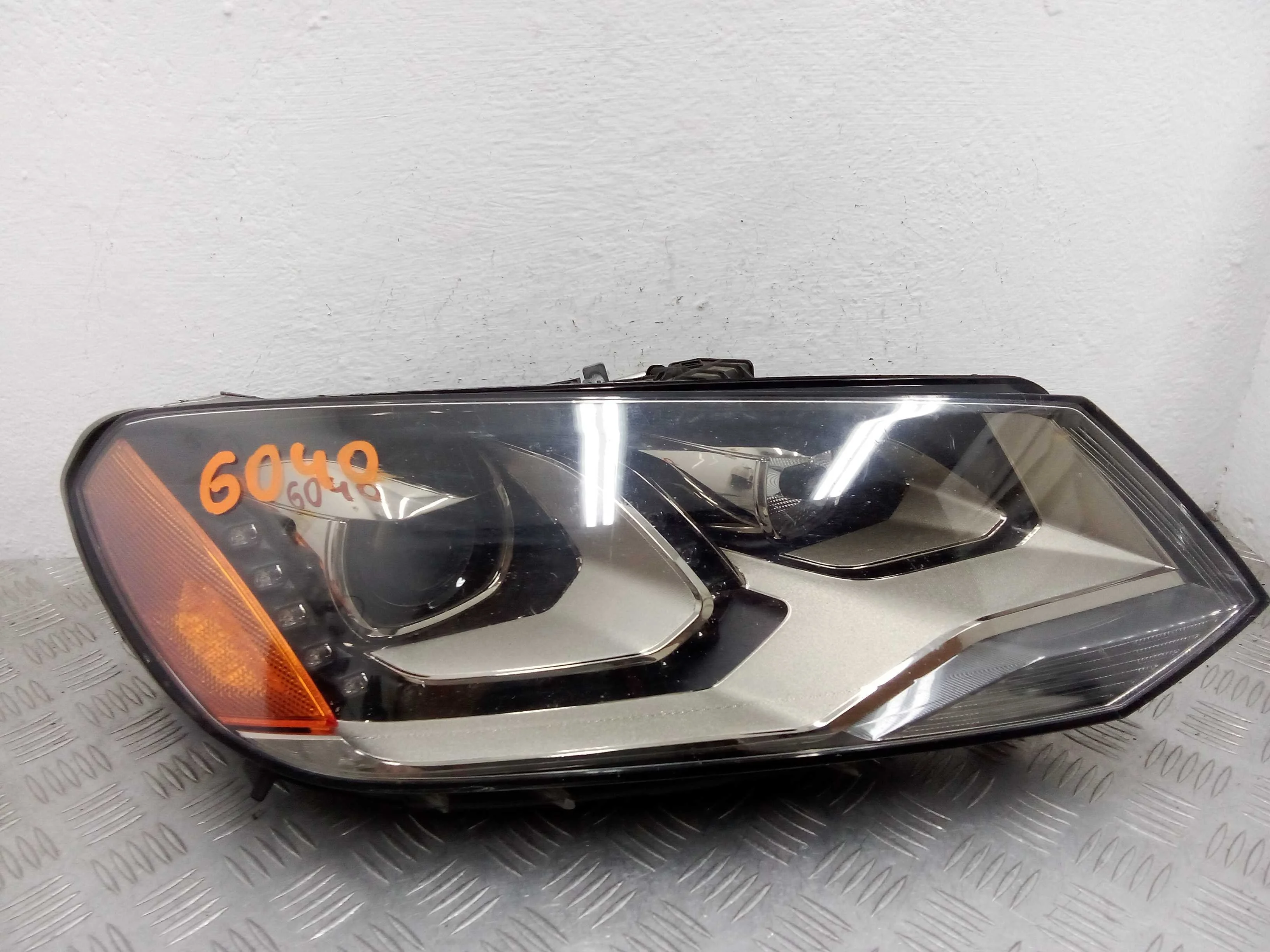 Фара правая Volkswagen Touareg II (7P) 2010 - 2014 бензин 3.6 Автомат