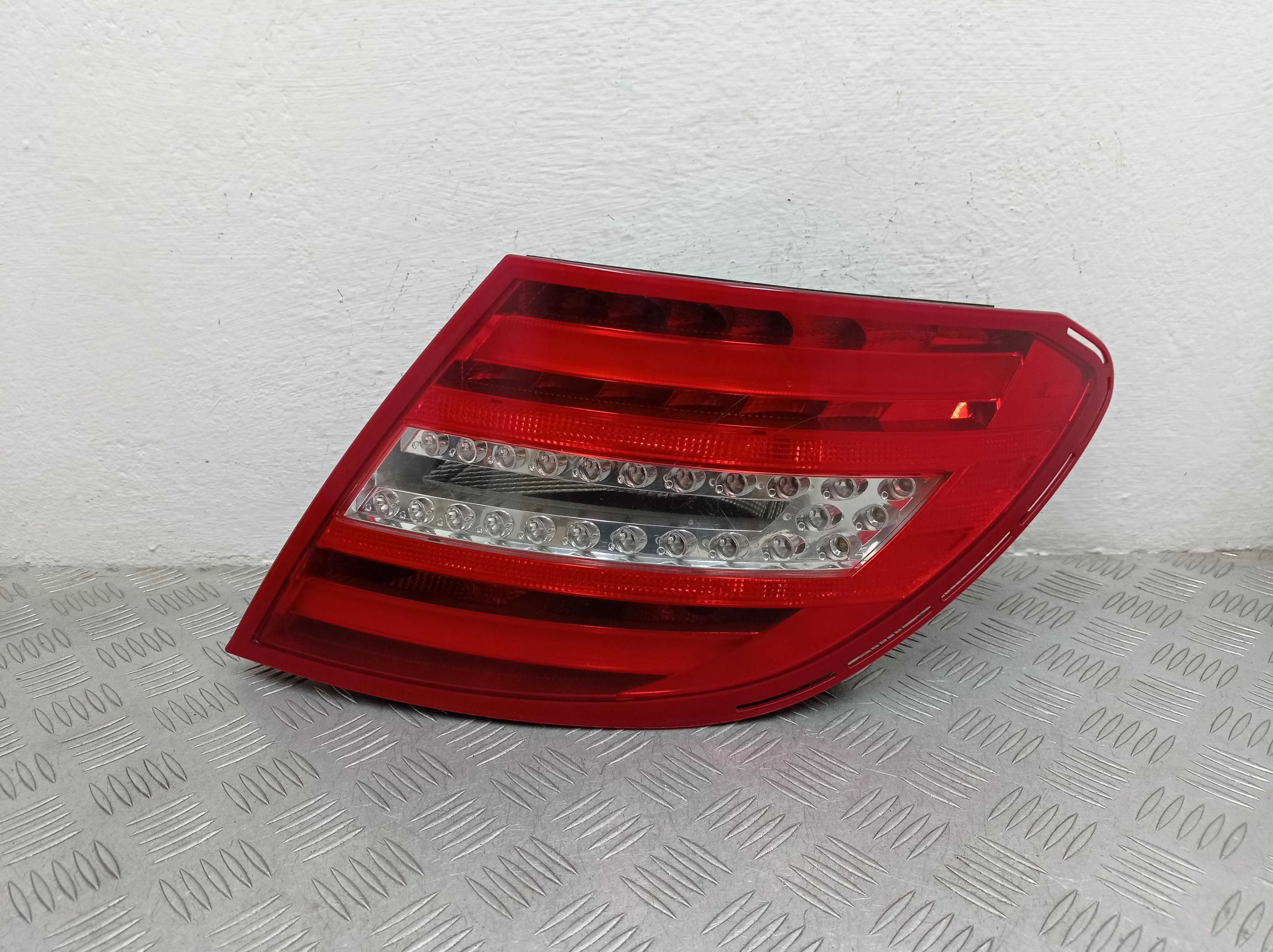 Фонарь крыла правый Mercedes C-klasse (W204)Рестайлинг 2011 - 2014 бензин 1.8 Автомат