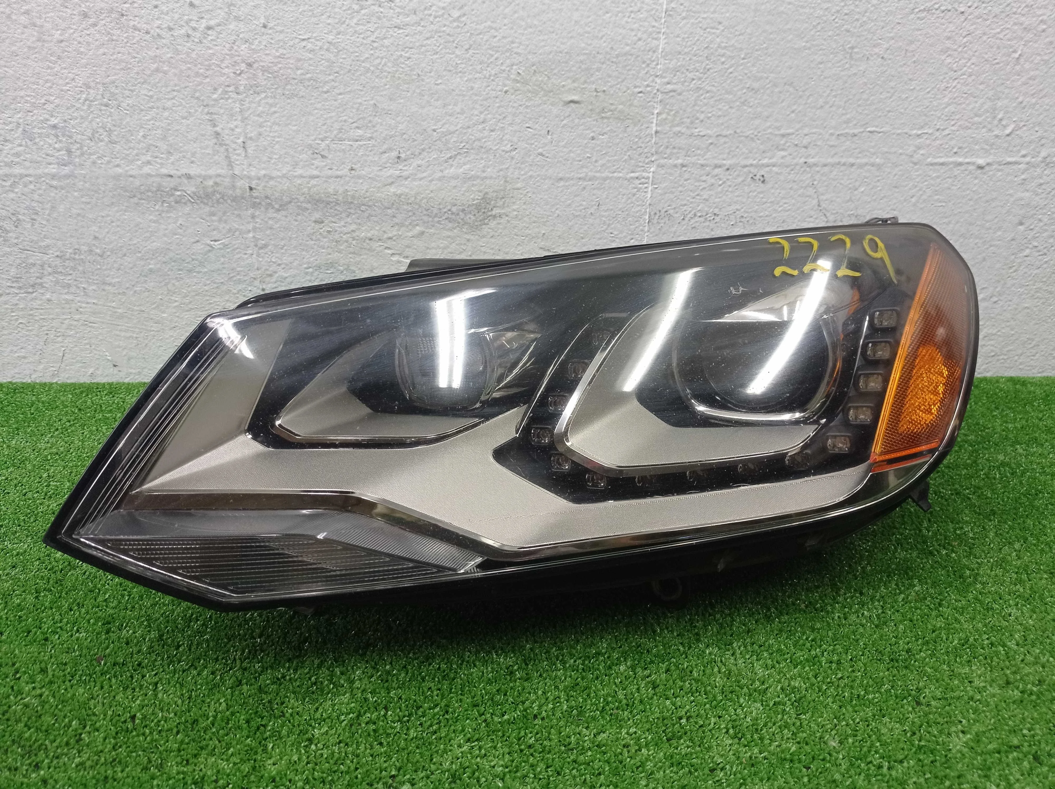 Фара левая Volkswagen Touareg II (7P) 2010 - 2014 бензин 3.6 Автомат