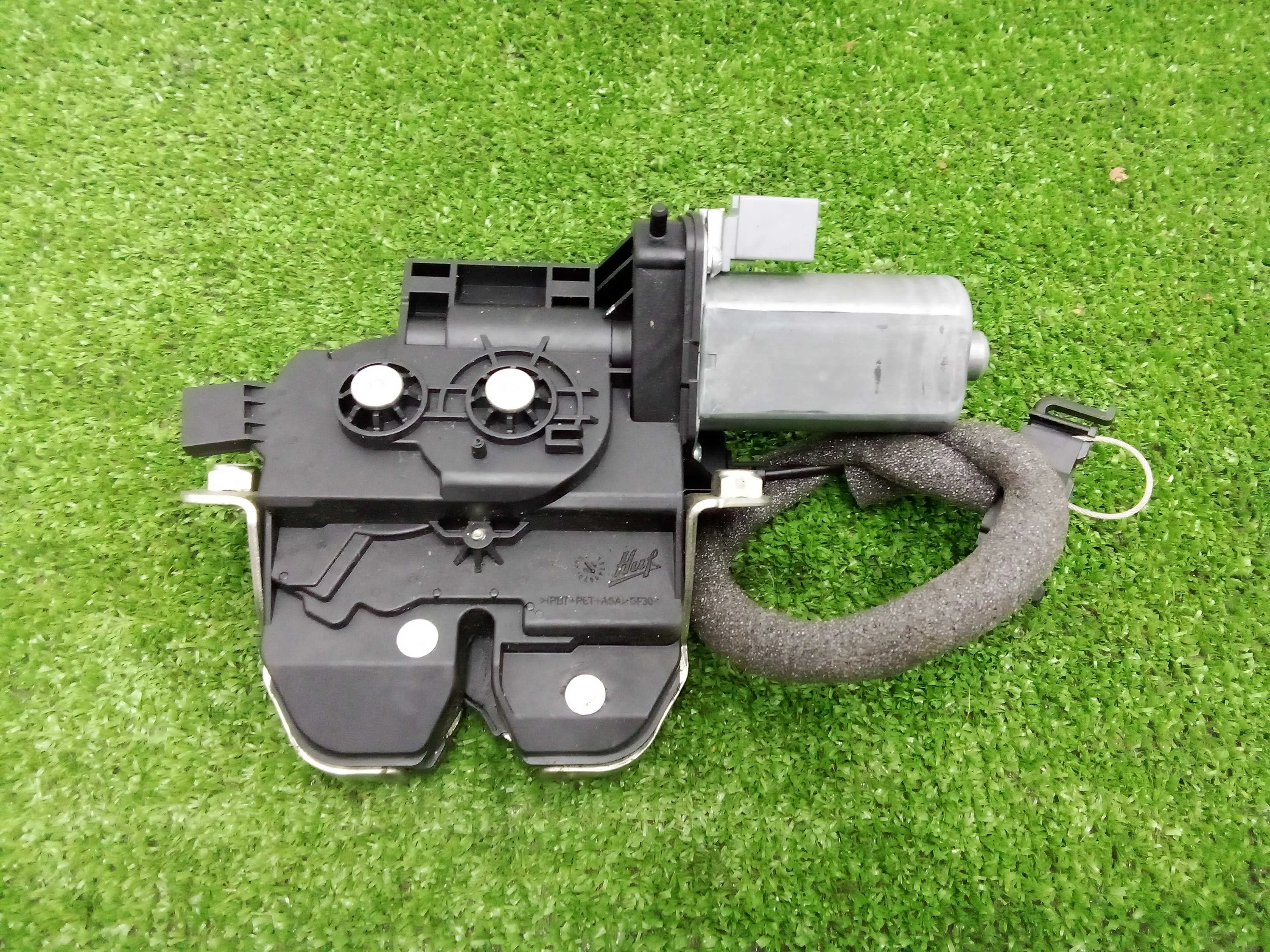 Замок багажника Porsche Cayenne II (958) 2010 - 2014 бензин 4.8 Автомат