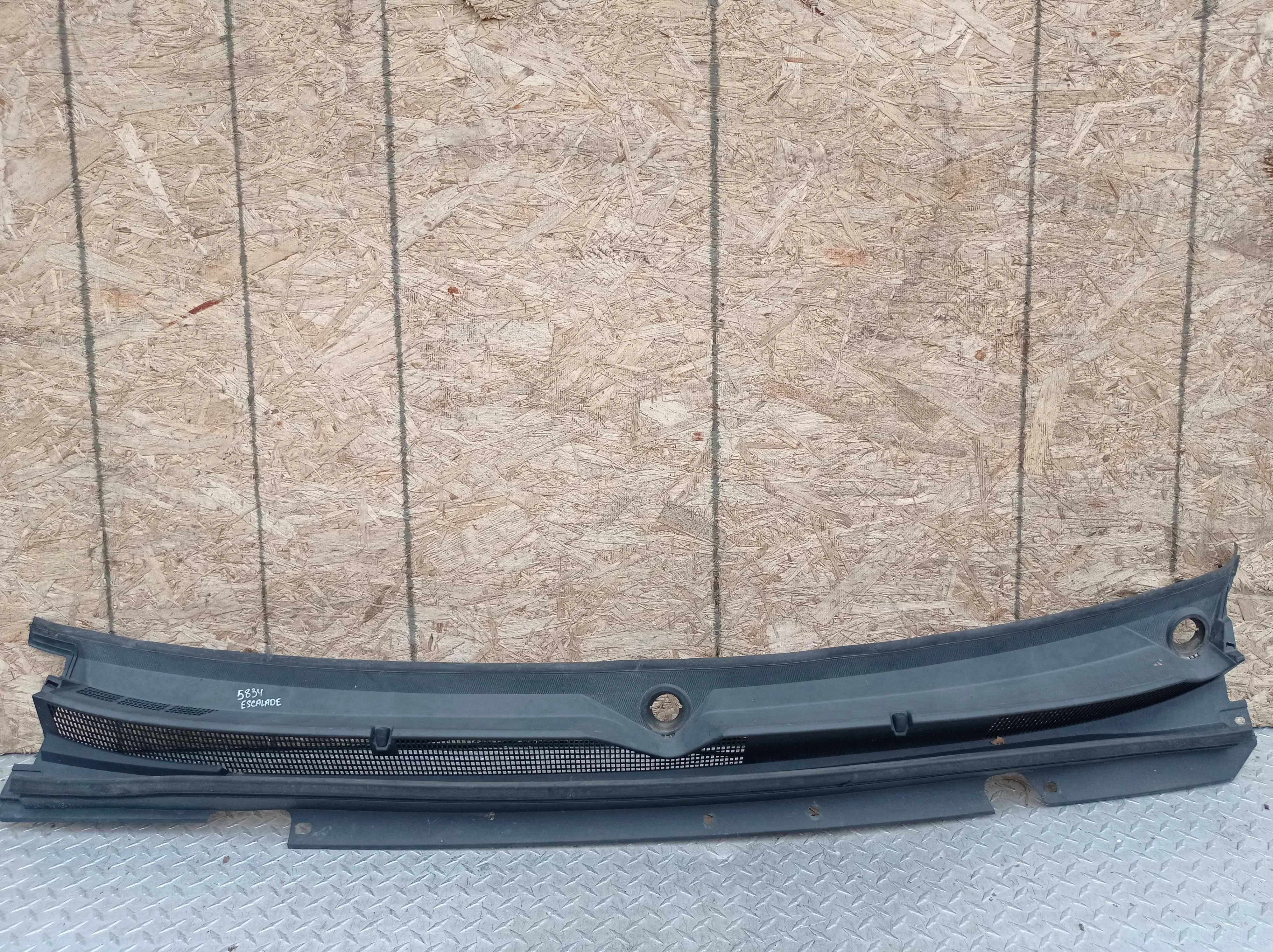 Дождевик Cadillac Escalade IV 2014 - 2020 (GMT 1XX) бензин 6.2 Автомат