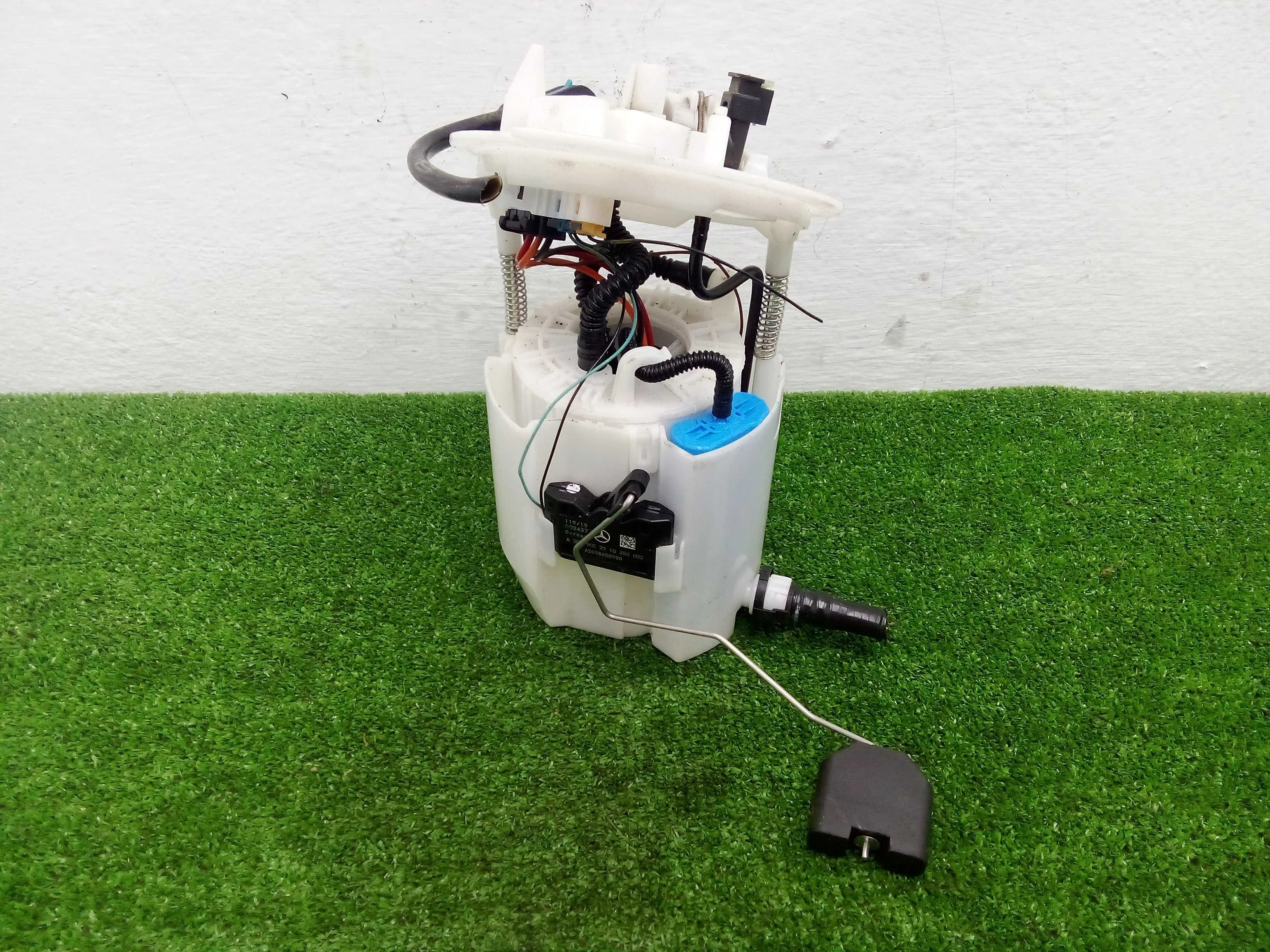 Насос топливный Mercedes GLC (X253) Рестайлинг 2019 - 2023 бензин 2.0 Автомат