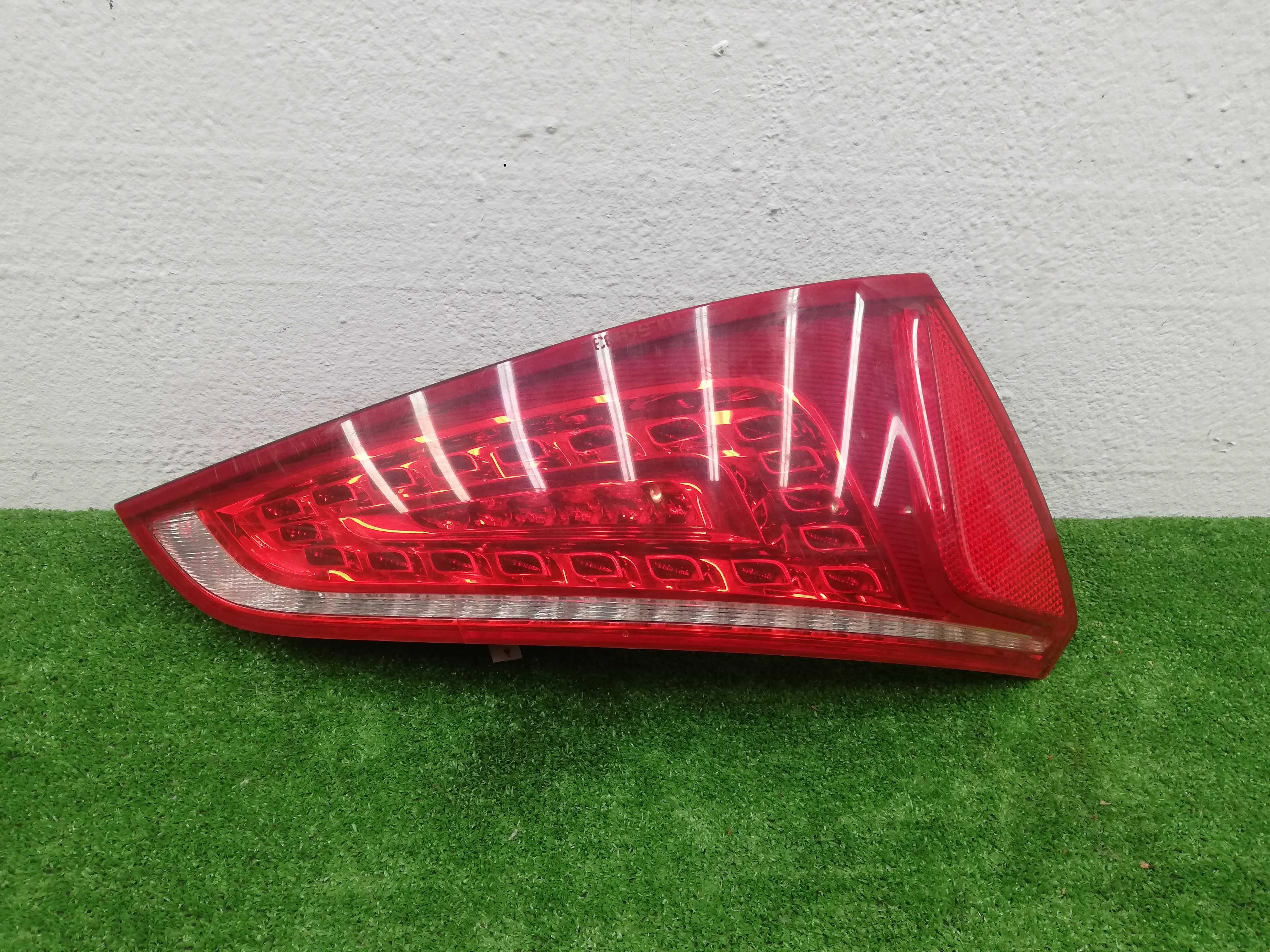 Фонарь крышки левый Audi Q5 (8R) 2008 - 2012 бензин 3.2 Автомат