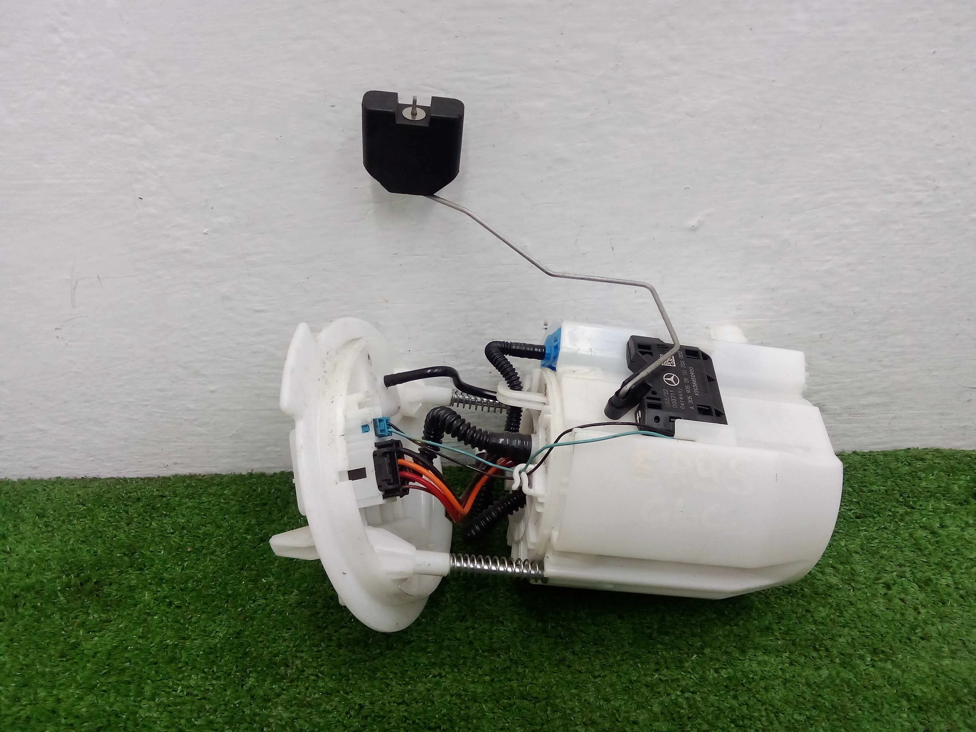 Насос топливный Mercedes GLC (X253) Рестайлинг 2019 - 2023 бензин 2.0 Автомат