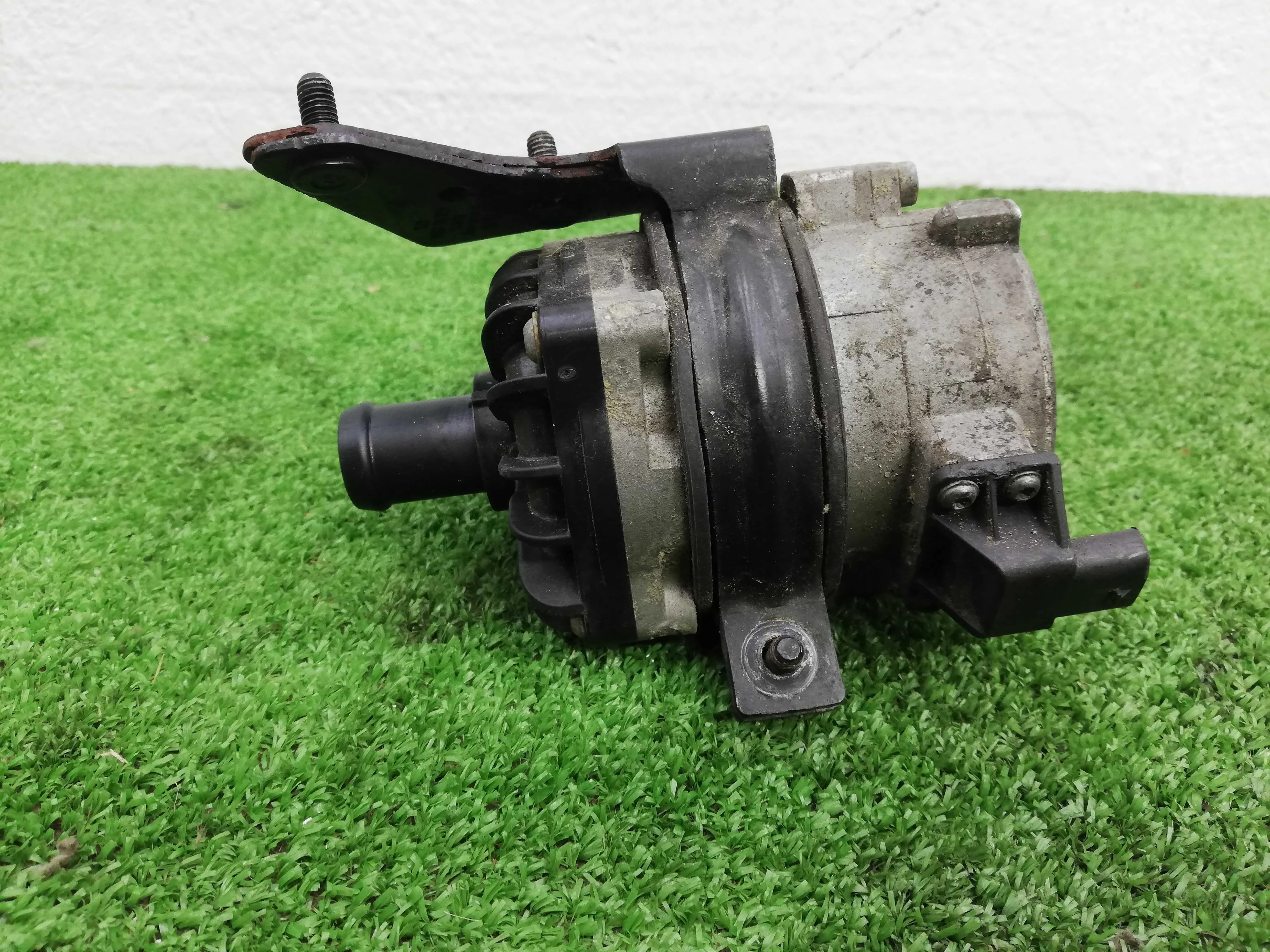 Насос водяной электрический Audi Q5 (8R) рестайлинг 2012 - 2017 бензин 2.0 Автомат