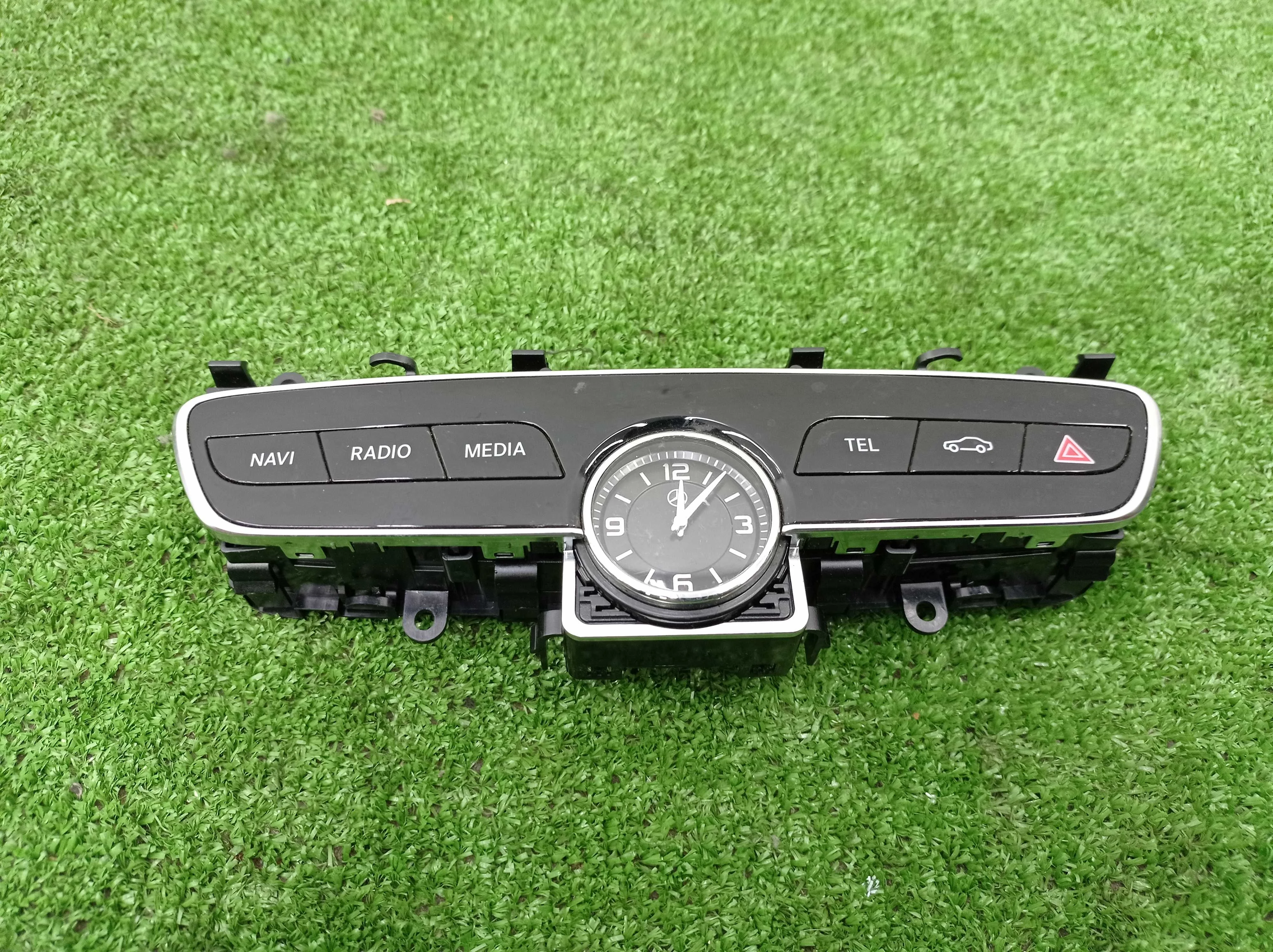 Панель управления магнитолой Mercedes C-klasse (W205)Рестайлинг 2018 - 2021 бензин 2.0 Автомат