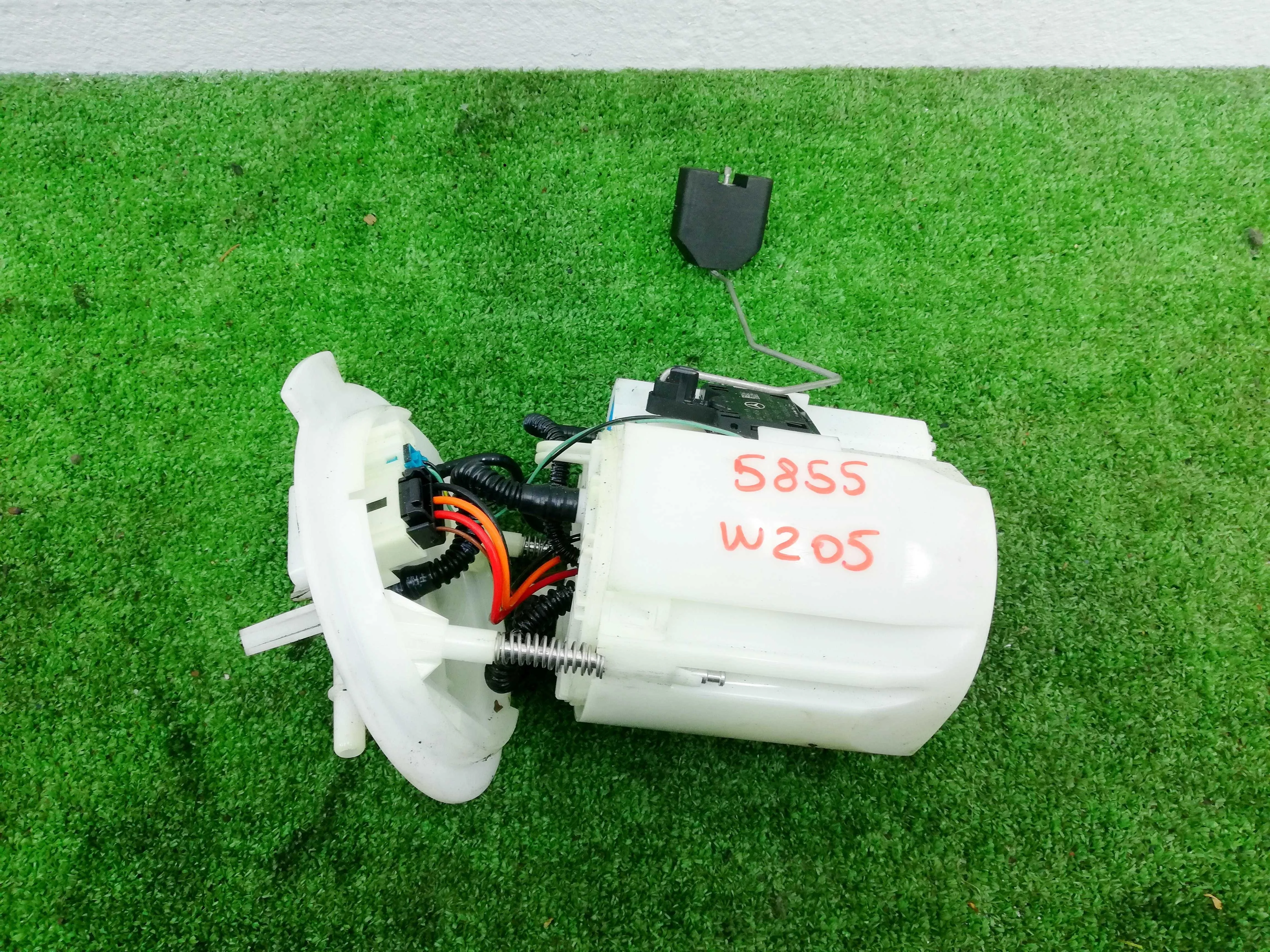 Насос топливный Mercedes C-klasse (W205)Рестайлинг 2018 - 2021 бензин 2.0 Автомат