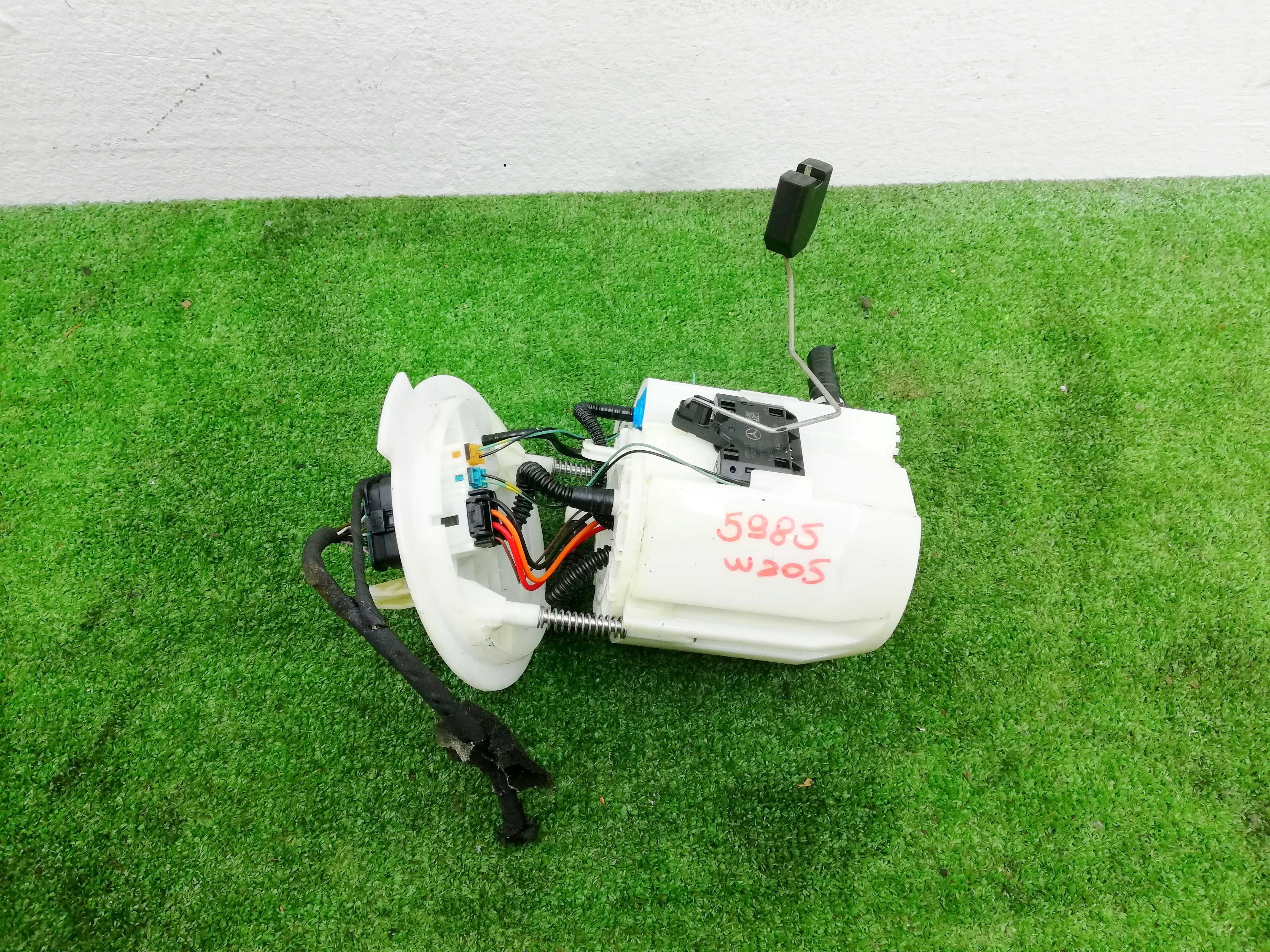 Насос топливный Mercedes C-klasse (W205)Рестайлинг 2018 - 2021 бензин 2.0 Автомат