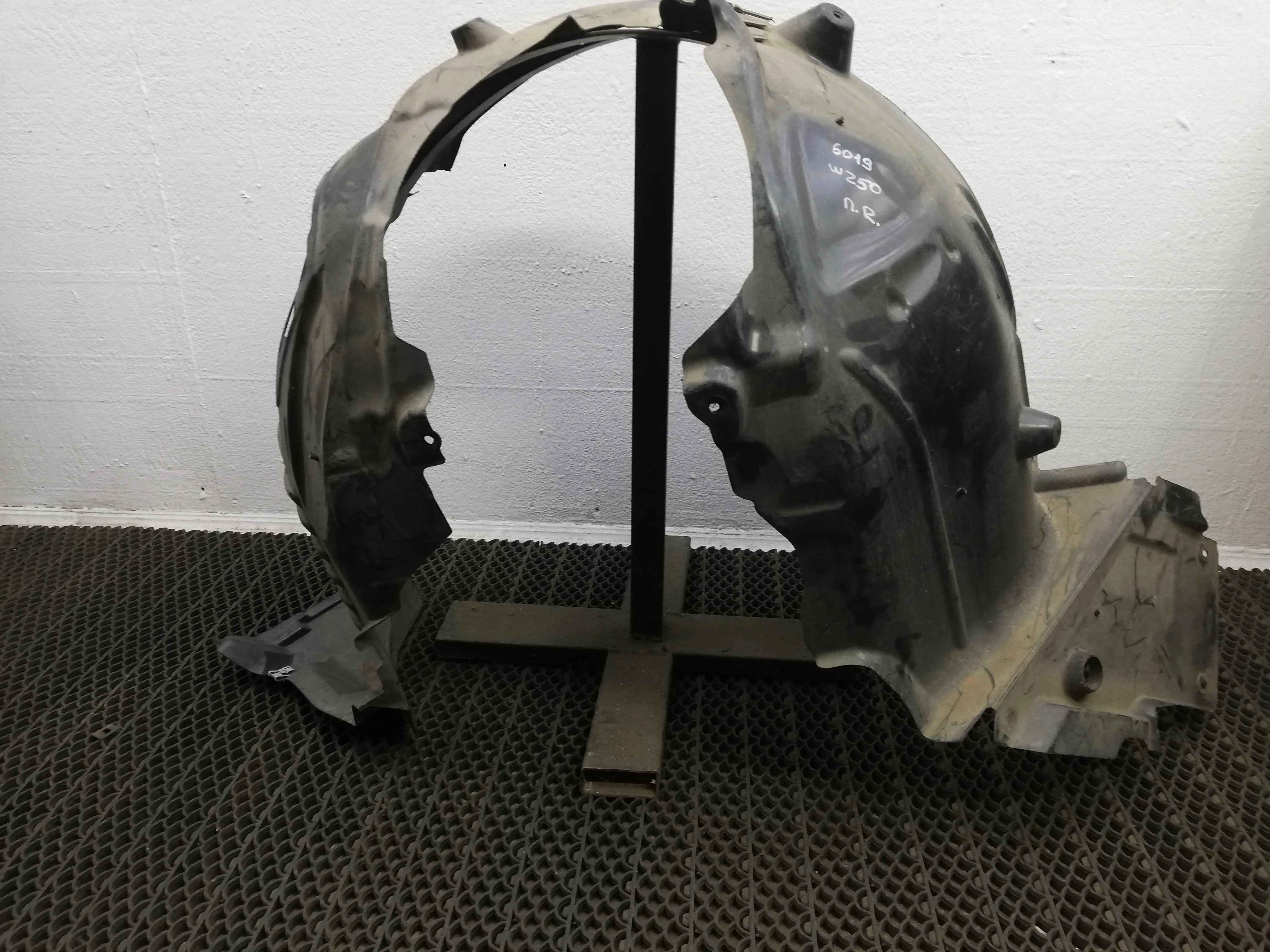 Подкрылок передний правый Mercedes C-klasse (W205)Рестайлинг 2018 - 2021 бензин 2.0 Автомат