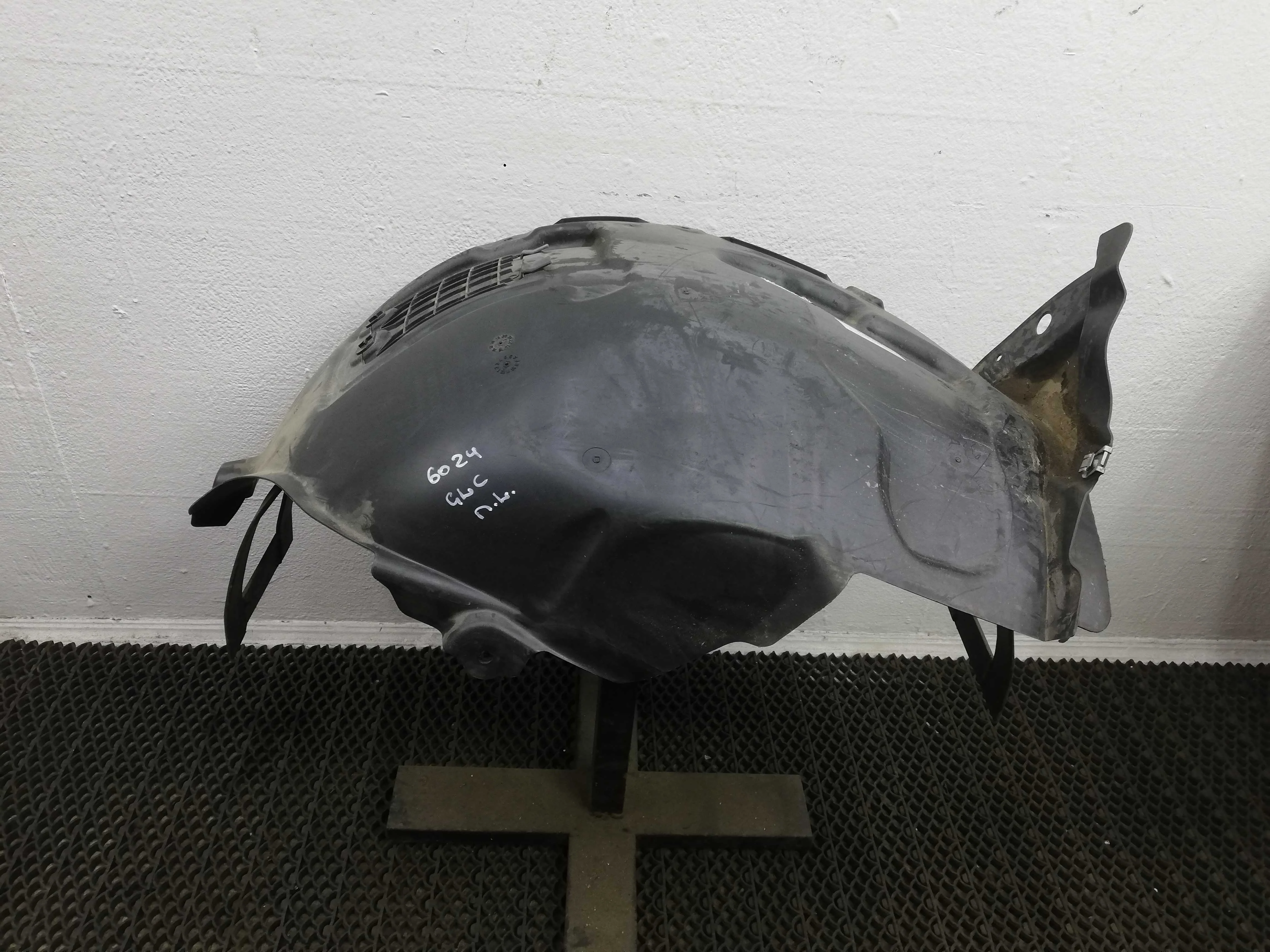 Подкрылок передний левый Mercedes GLC (X253) Рестайлинг 2019 - 2023 бензин 2.0 Автомат