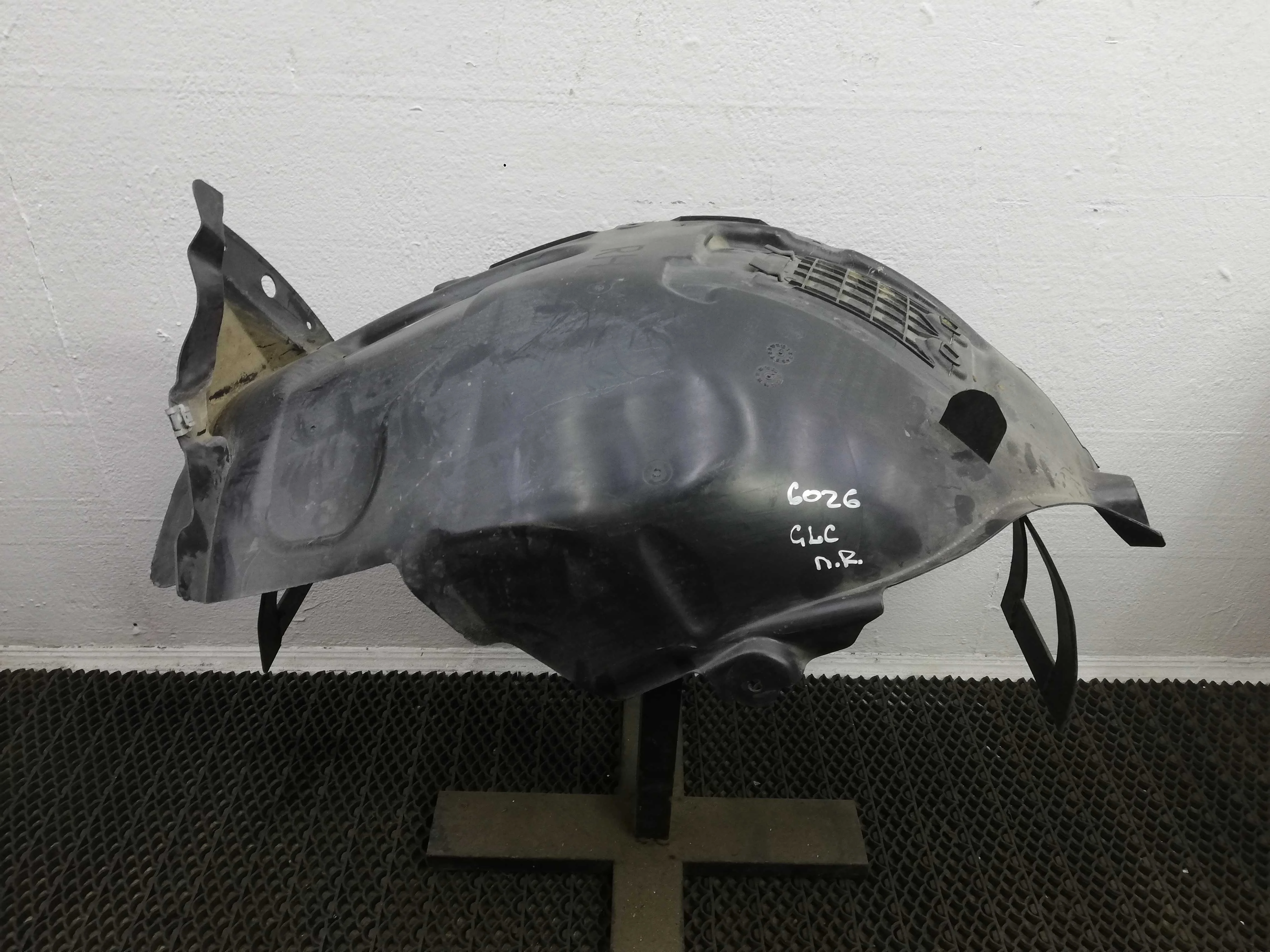 Подкрылок передний правый Mercedes GLC (X253) Рестайлинг 2019 - 2023 бензин 2.0 Автомат