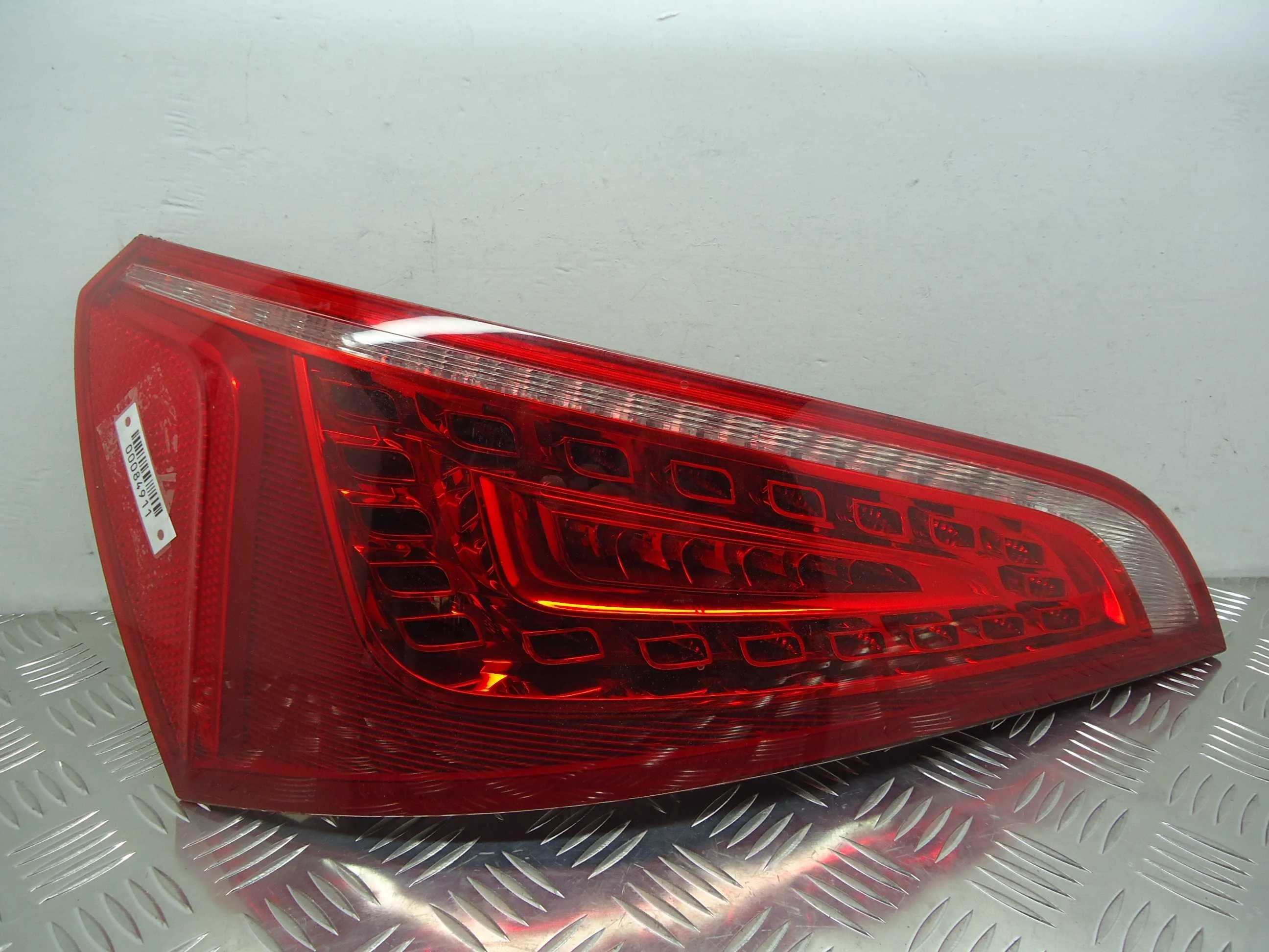 Фонарь крышки левый Audi Q5 (8R) 2008 - 2012 бензин 3.2 Автомат