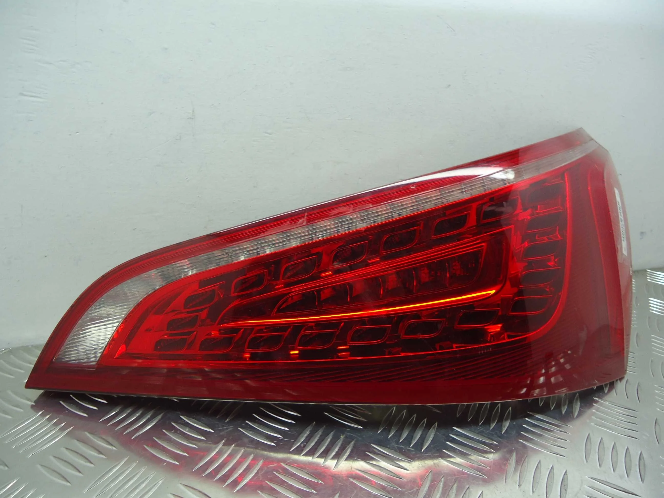 Фонарь крышки правый Audi Q5 (8R) 2008 - 2012 бензин 3.2 Автомат