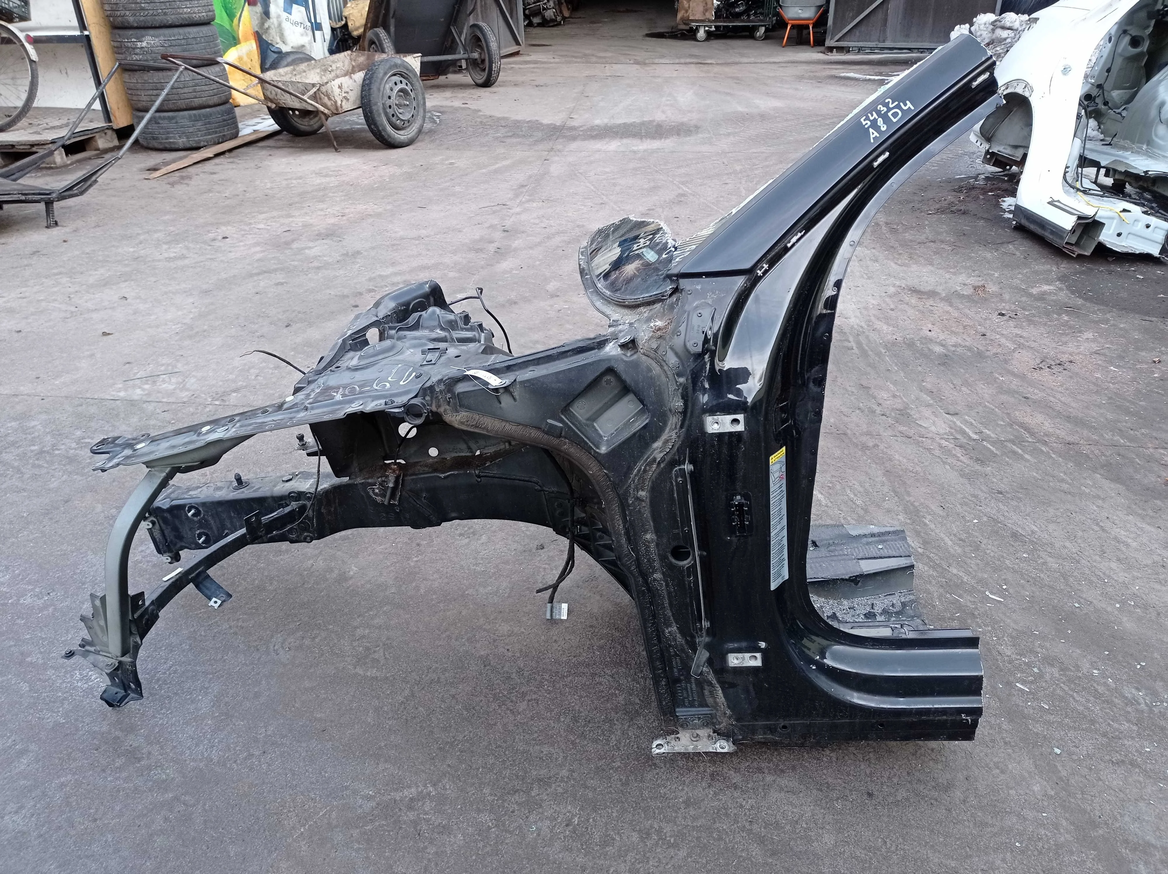 Кронштейн крыла Audi A8 D4 (4H2) 2010 - 2014 бензин 4.2 Автомат