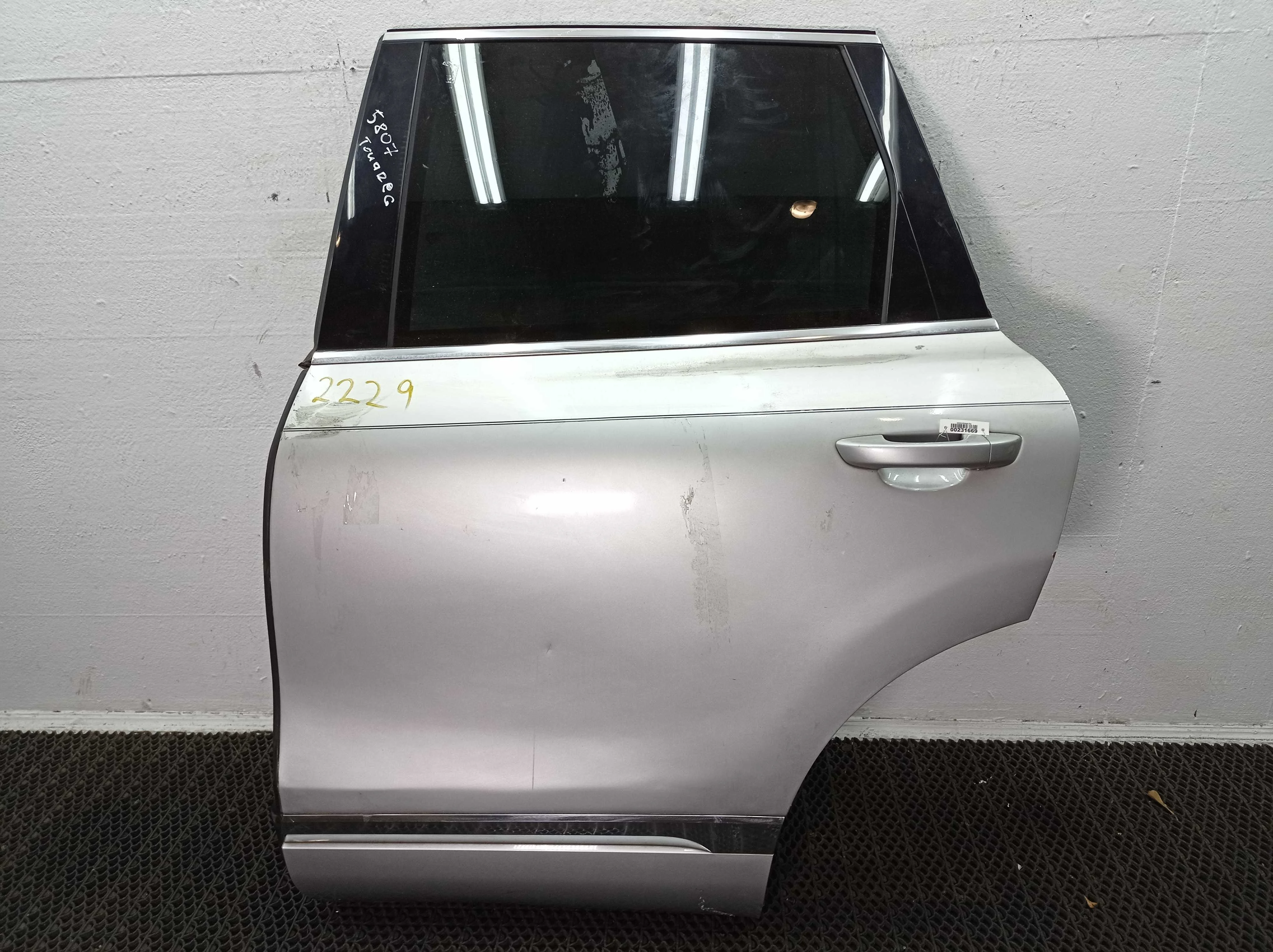 Дверь задняя левая Volkswagen Touareg II (7P) 2010 - 2014 бензин 3.6 Автомат