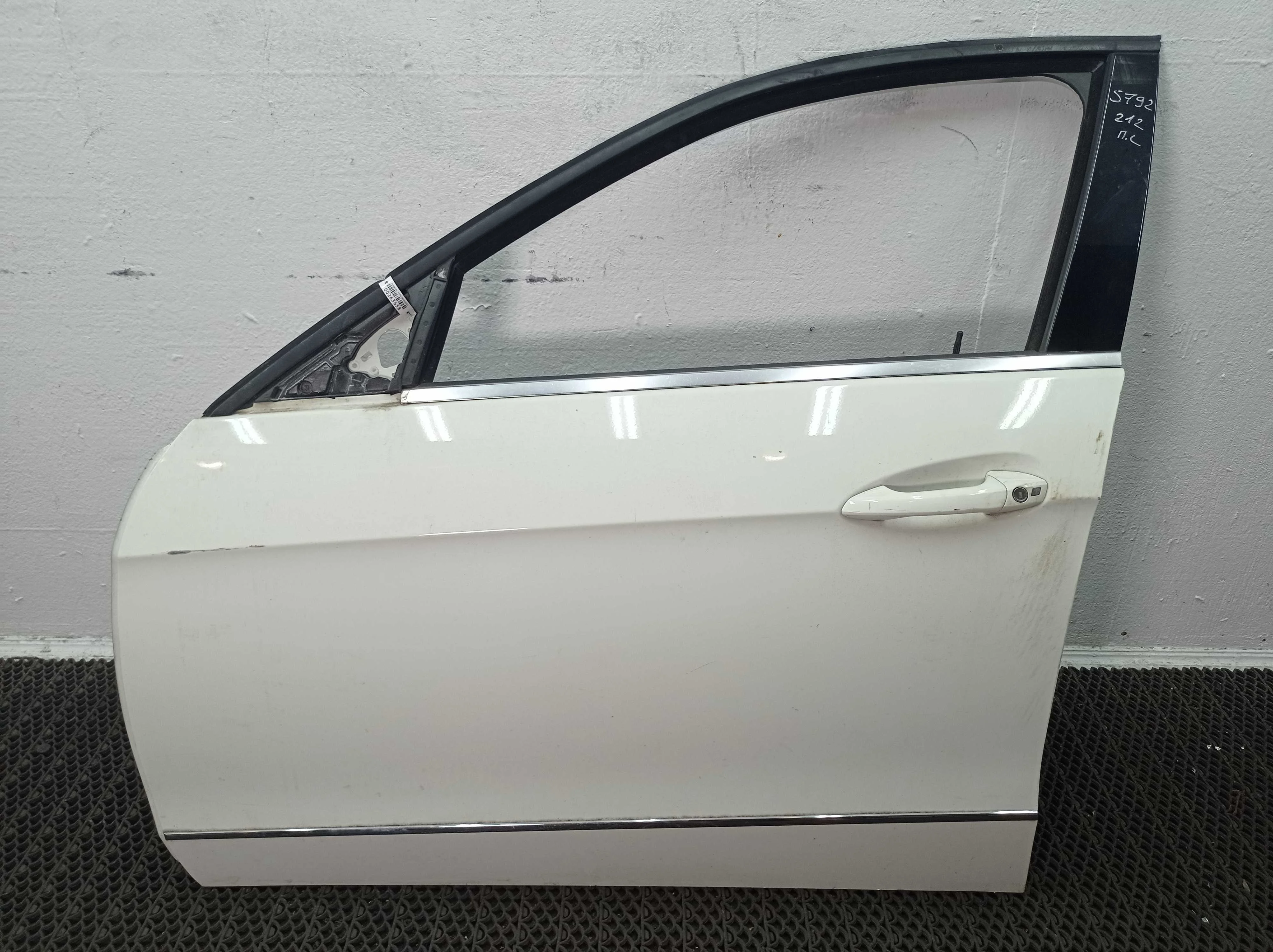 Дверь передняя левая Mercedes E-klasse (W212) 2009 - 2013 бензин 3.5 Автомат