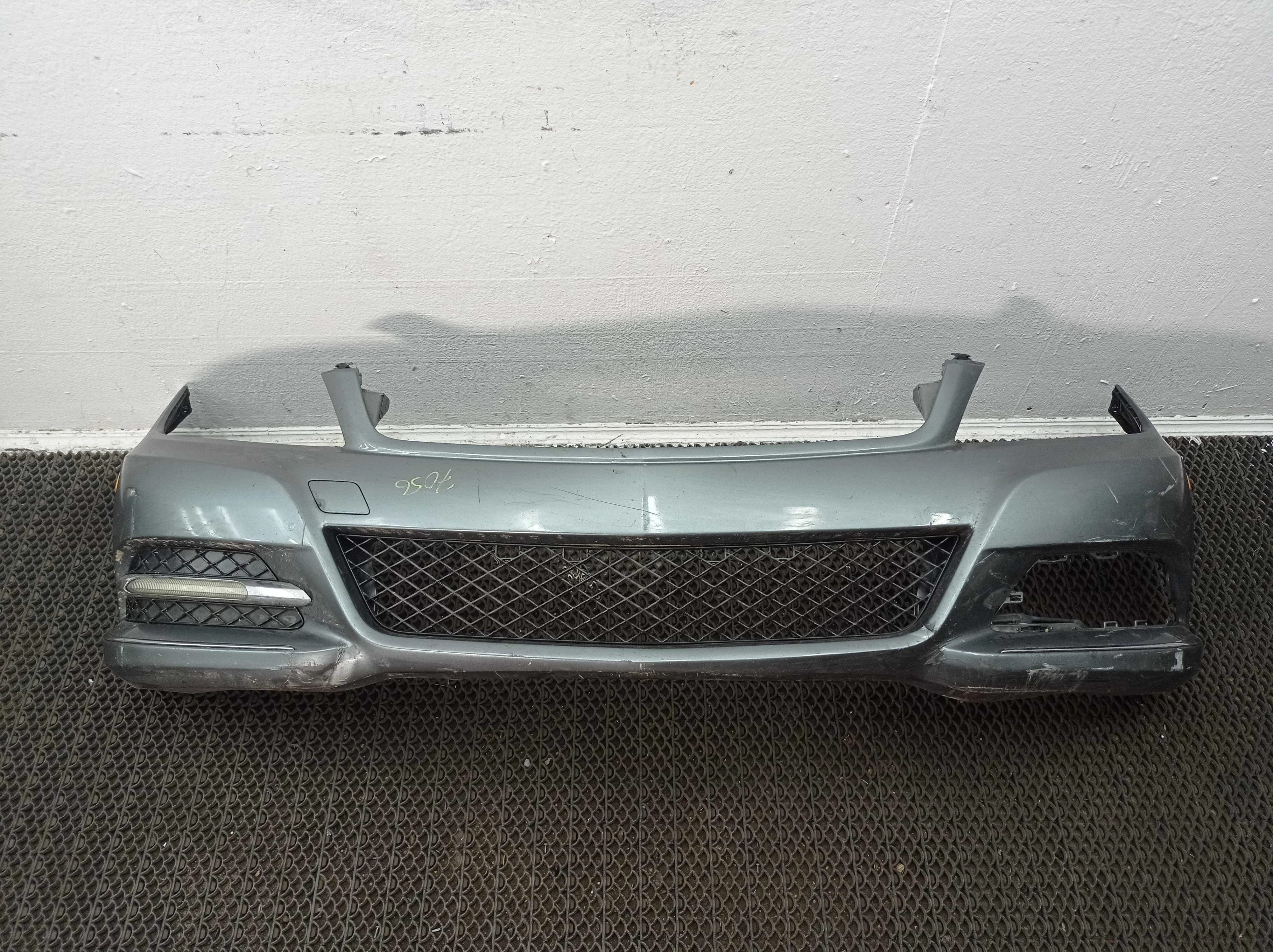 Бампер передний Mercedes C-klasse (W204)Рестайлинг 2011 - 2014 бензин 3.0 Автомат