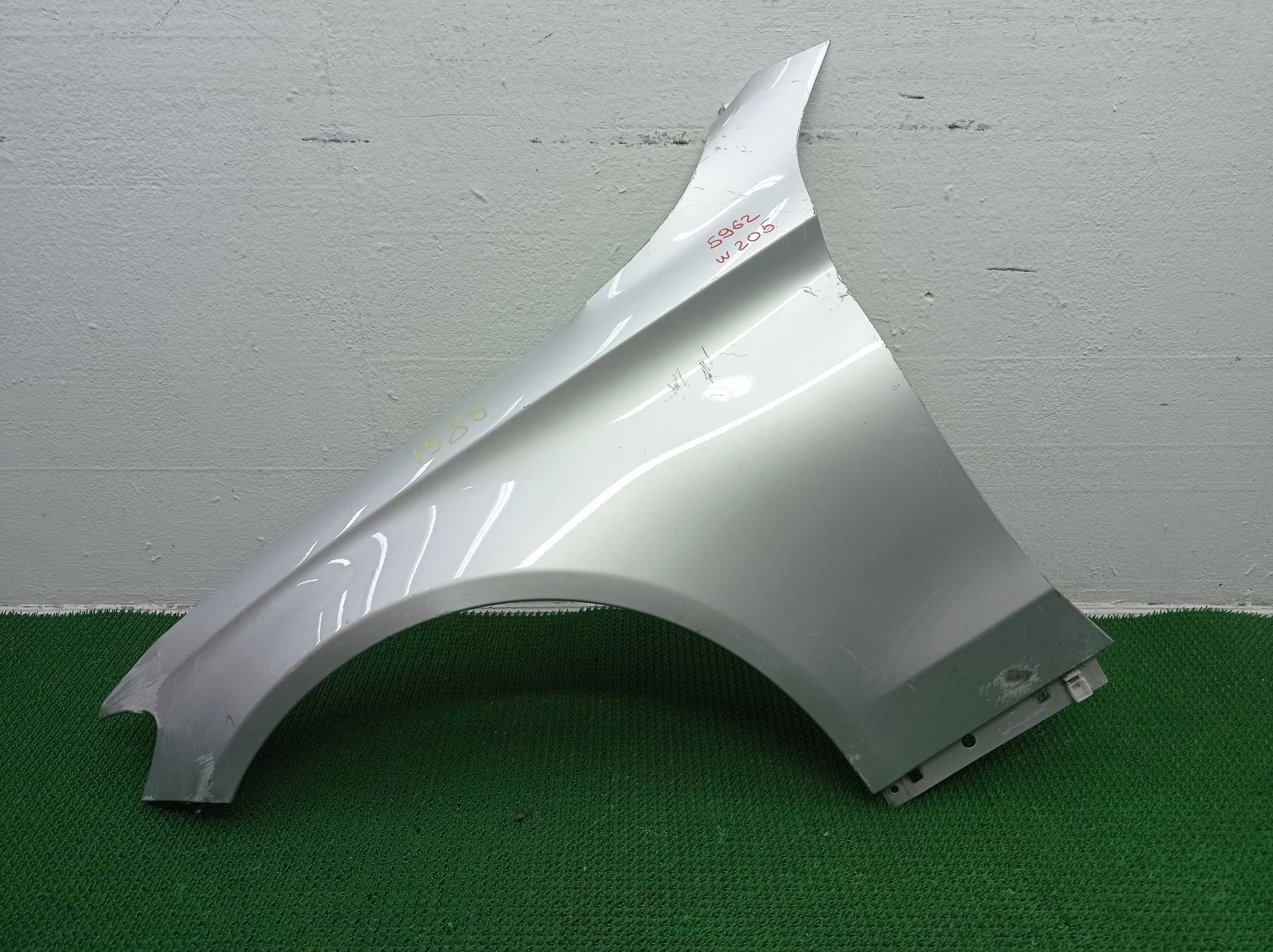 Крыло левое Mercedes C-klasse (W205)Рестайлинг 2018 - 2021 бензин 2.0 Автомат