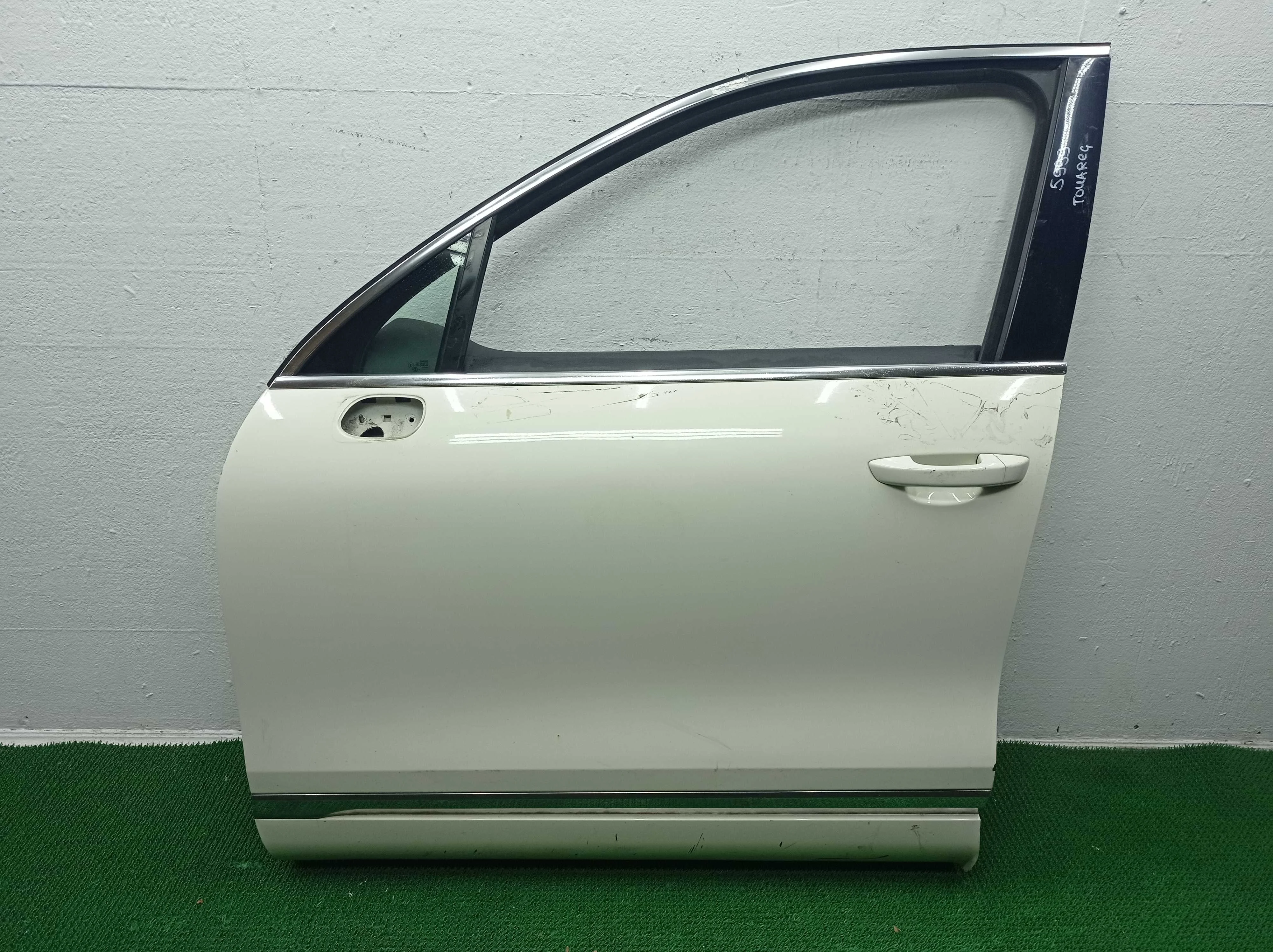 Дверь передняя левая Volkswagen Touareg II (7P) 2010 - 2014 бензин 3.6 Автомат