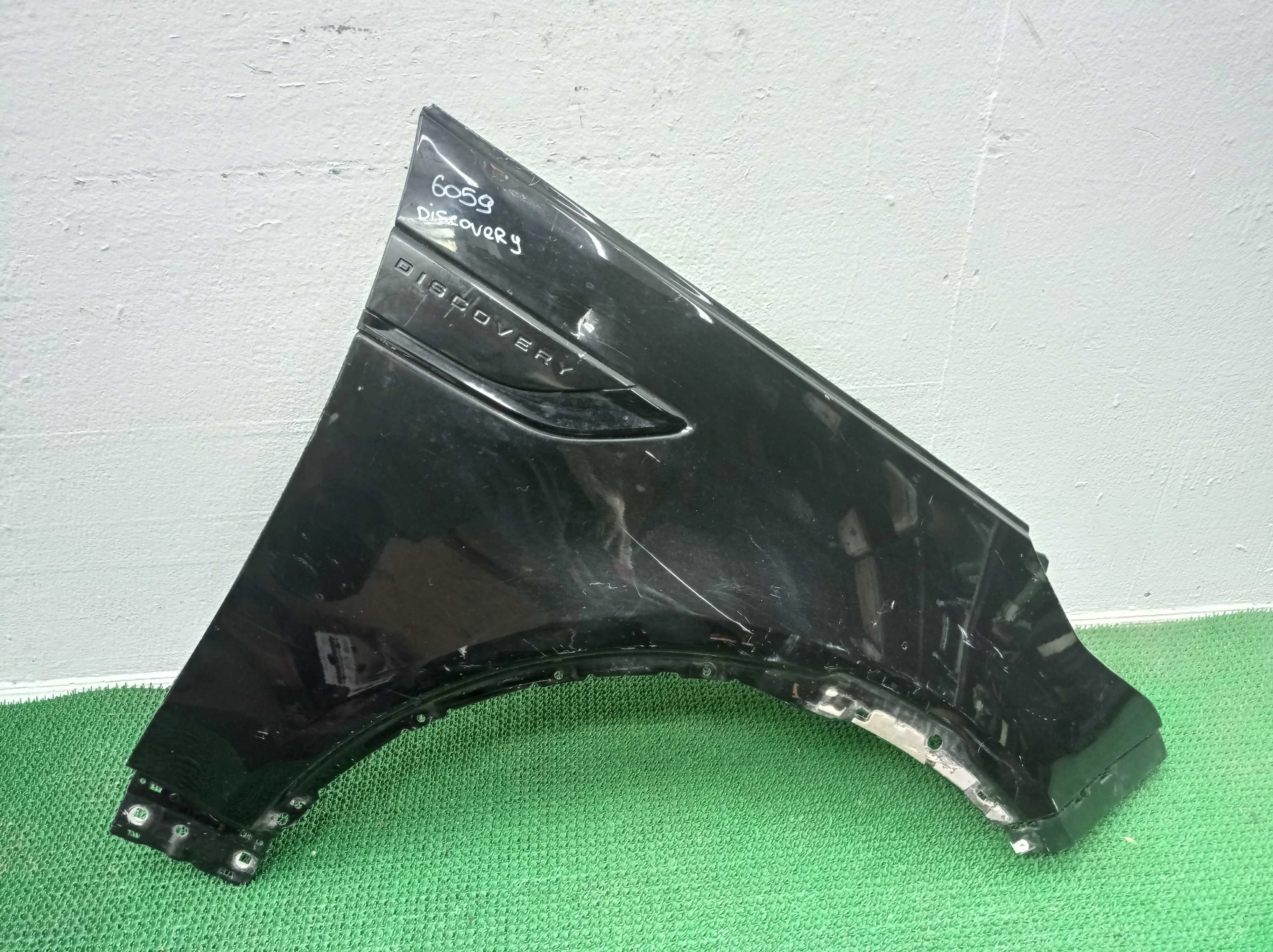 Крыло правое Land Rover Discovery V (LR/L462 рестайлинг) 2020 - 2025 бензин 3.0 Автомат