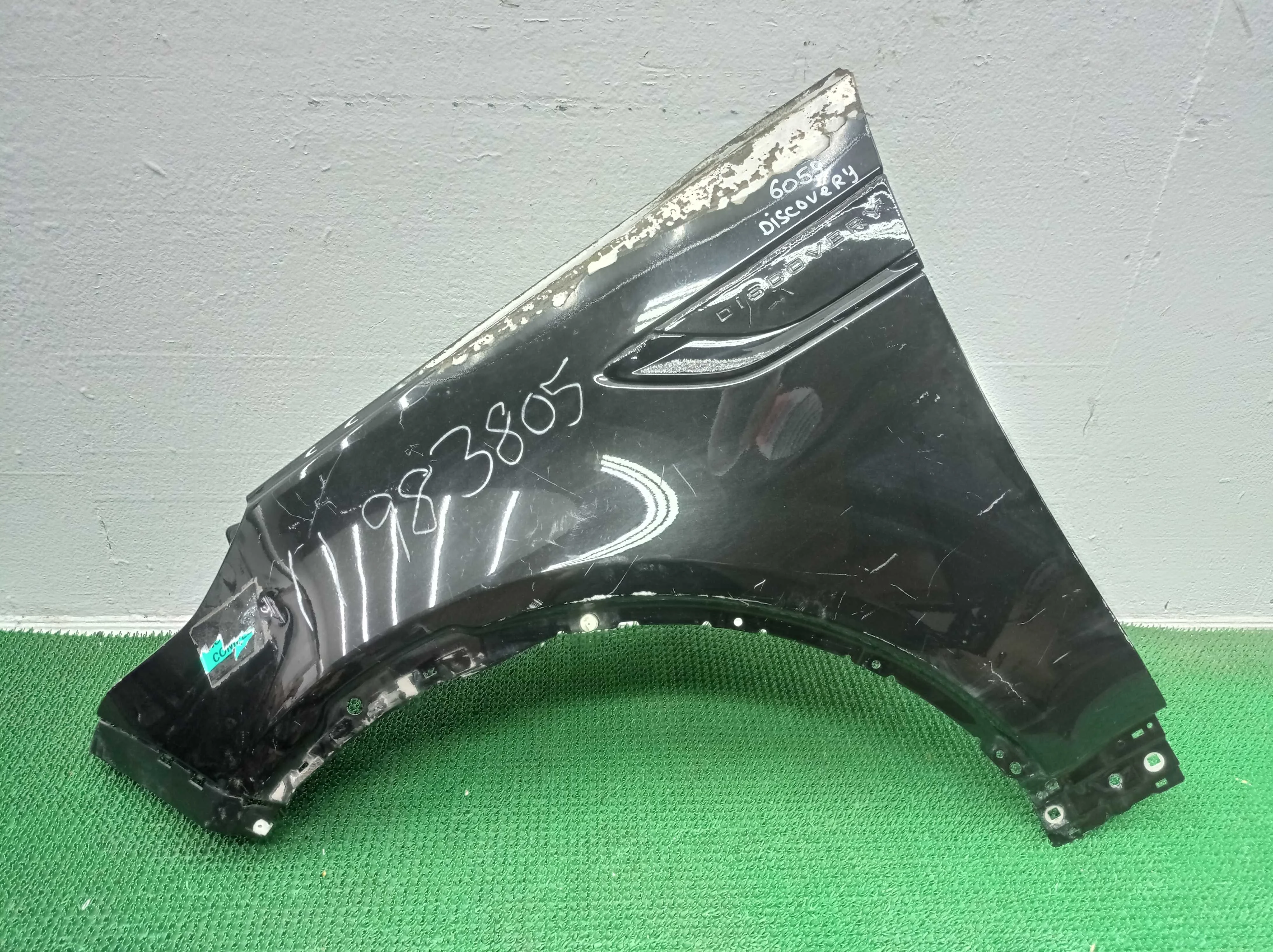 Крыло левое Land Rover Discovery V (LR/L462 рестайлинг) 2020 - 2025 бензин 3.0 Автомат