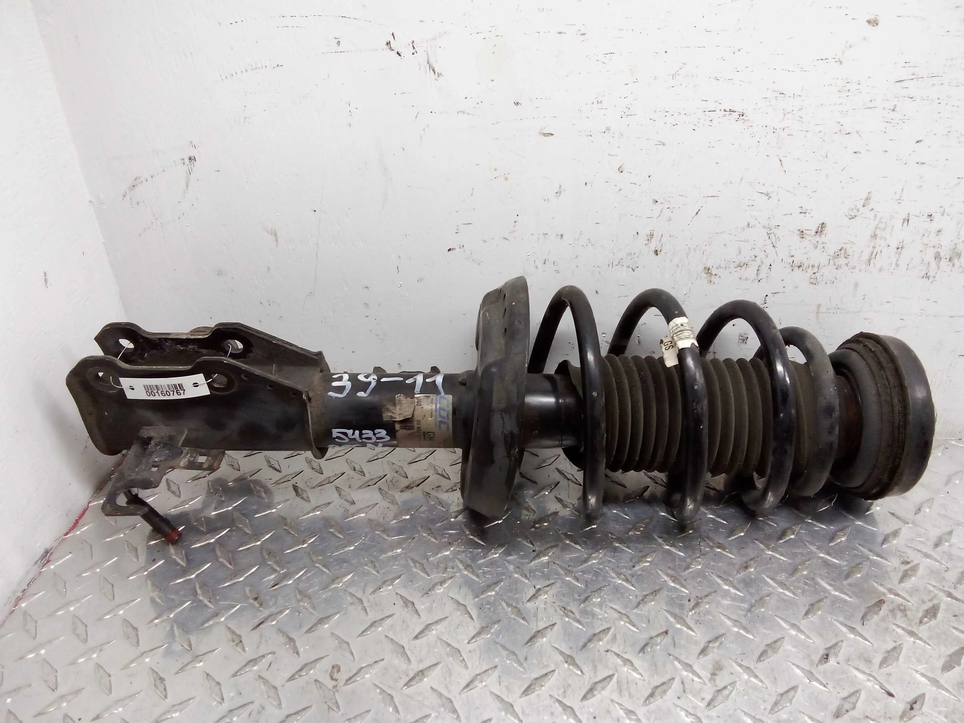 Амортизатор передний правый Buick Regal V 2009 - 2013 бензин 2.0 Автомат