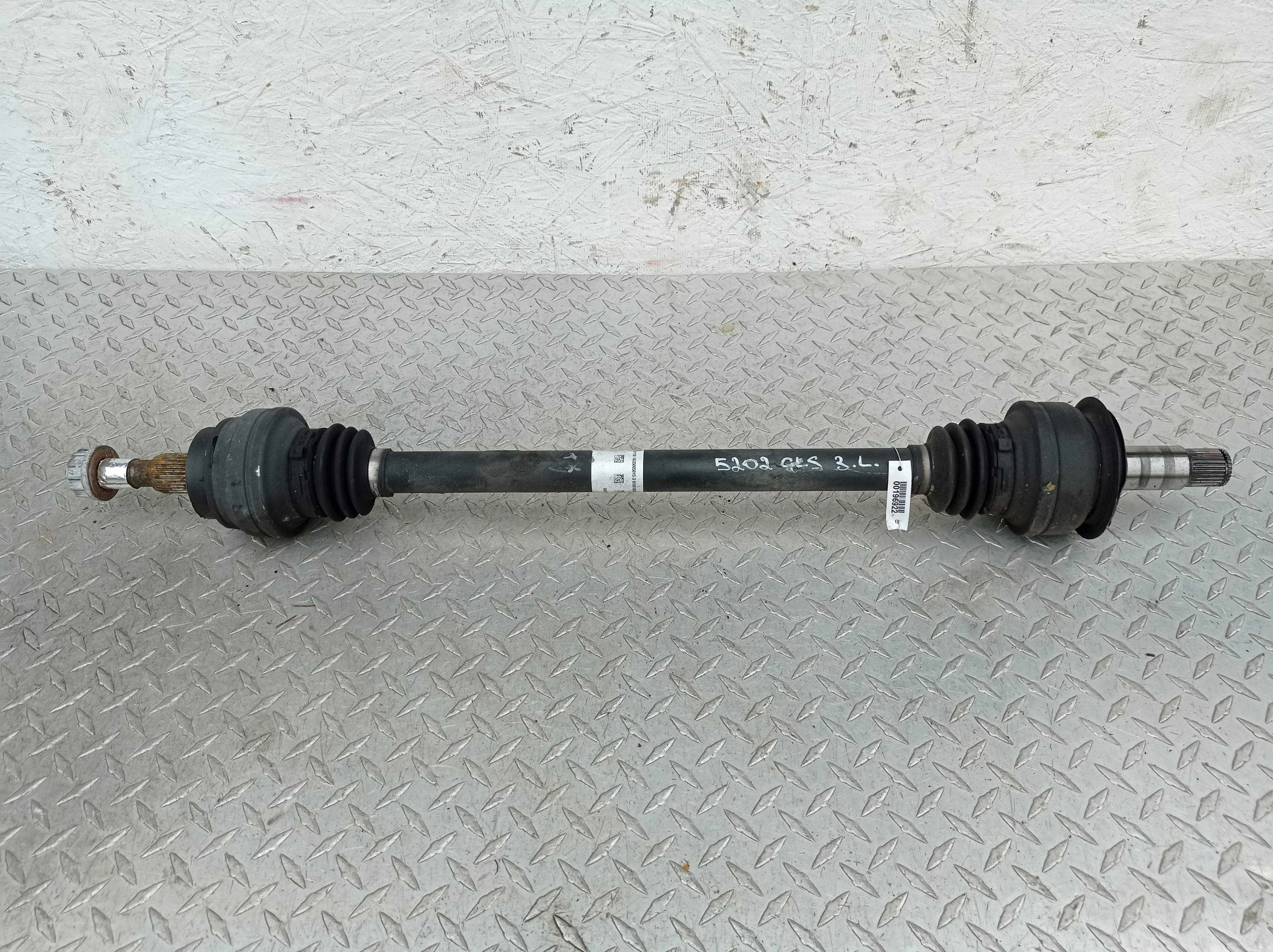 Полуось задняя левая Mercedes GLS (X166) 2015 - 2019 бензин 3.0 Автомат