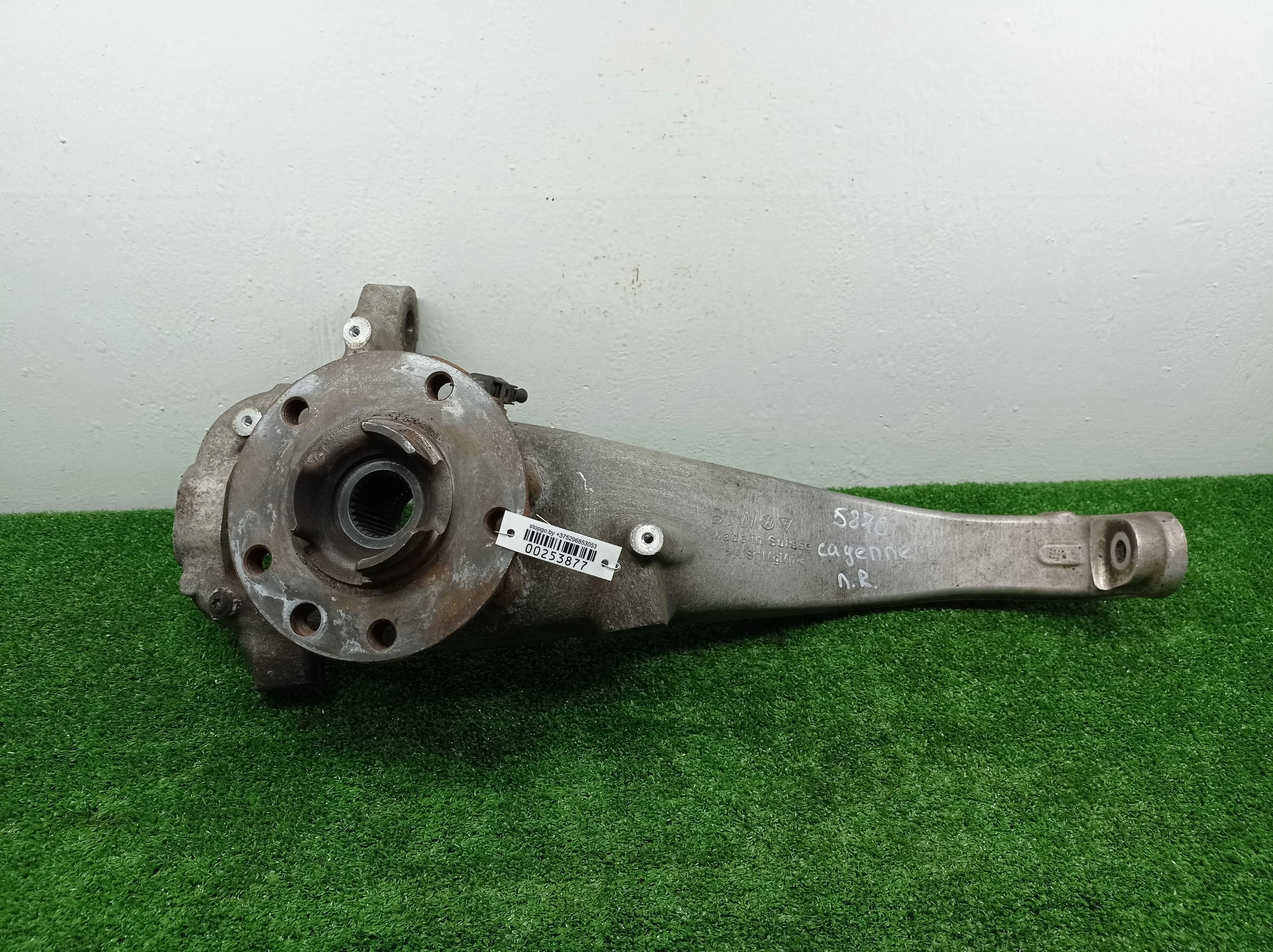 Кулак поворотный правый Porsche Cayenne II (958) 2010 - 2014 бензин 4.8 Автомат