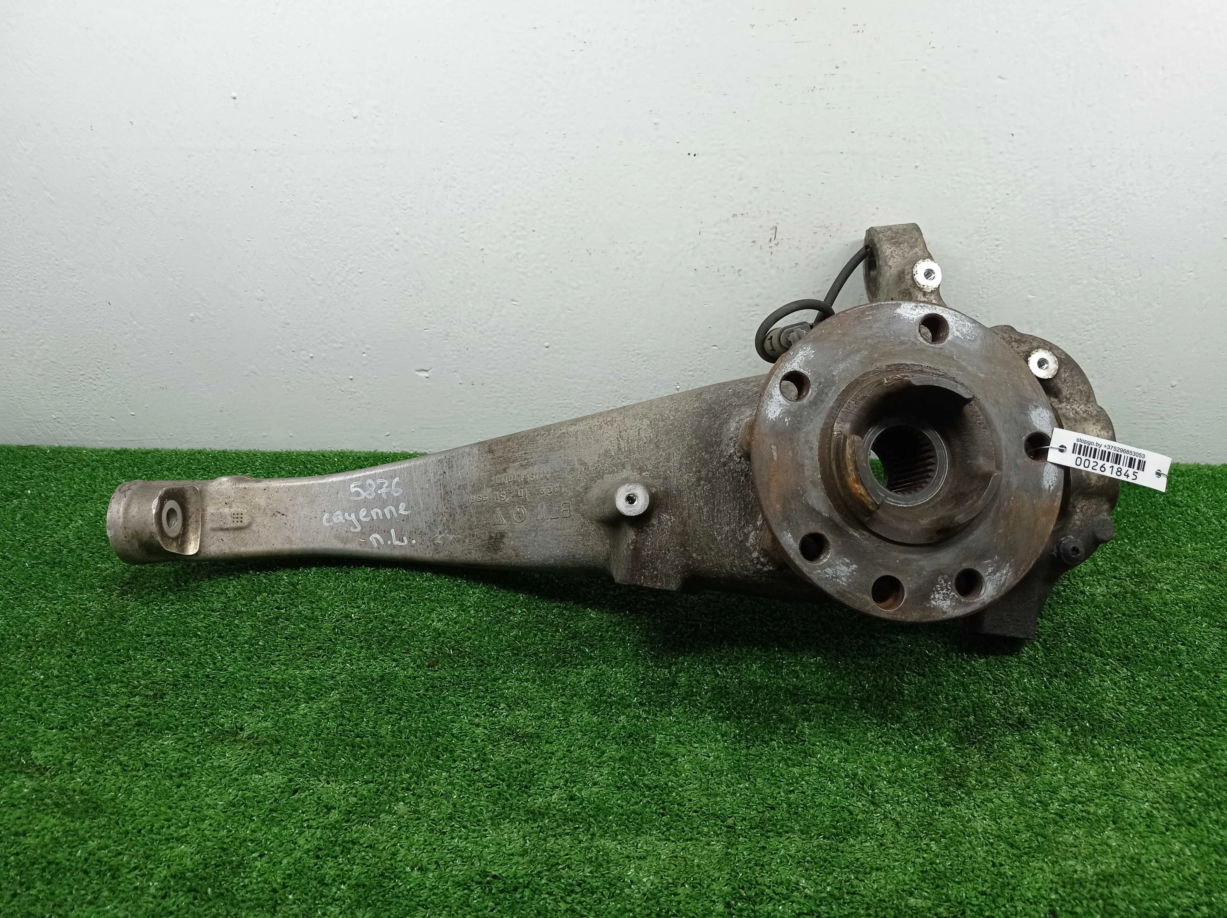 Кулак поворотный левый Porsche Cayenne II (958) 2010 - 2014 бензин 4.8 Автомат