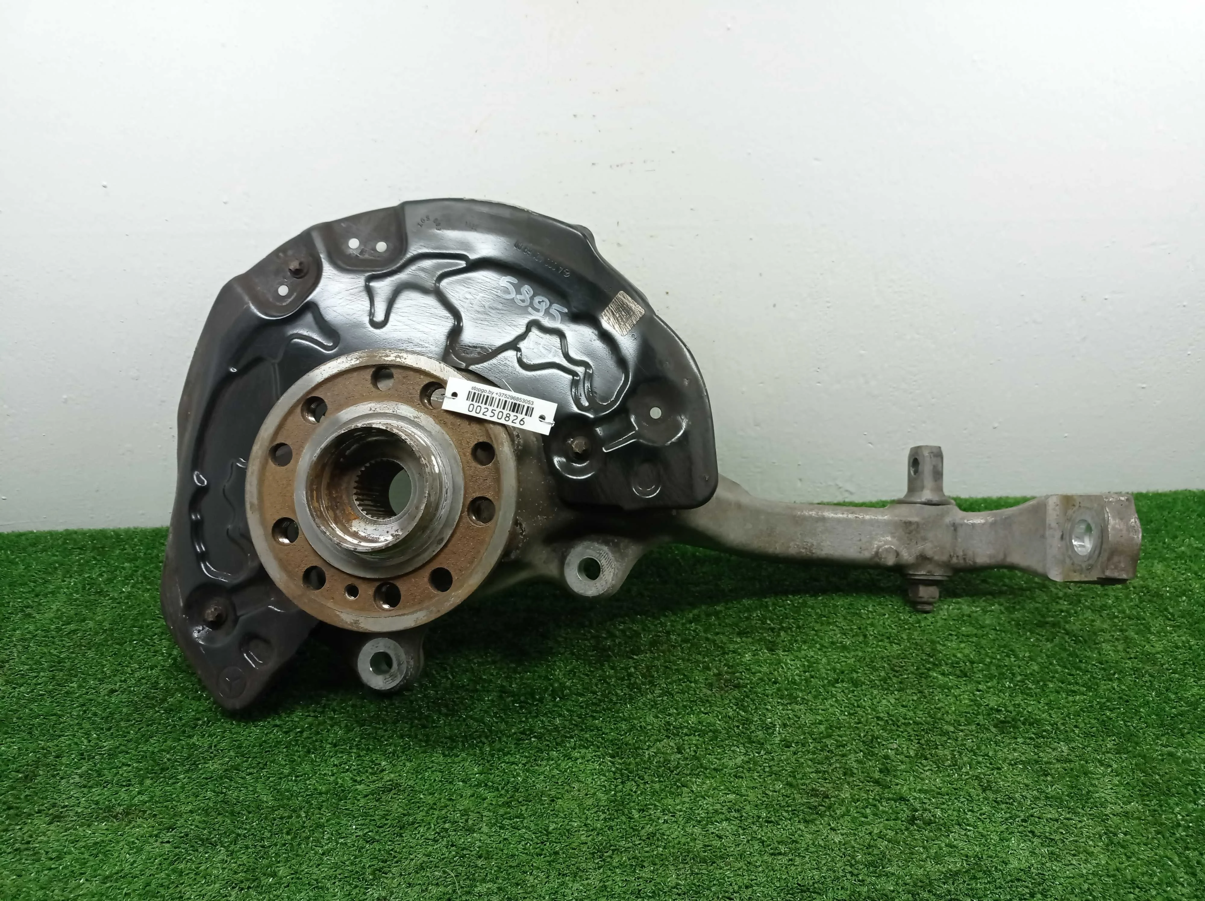 Кулак поворотный левый Mercedes GLC (X253) Рестайлинг 2019 - 2023 бензин 2.0 Автомат