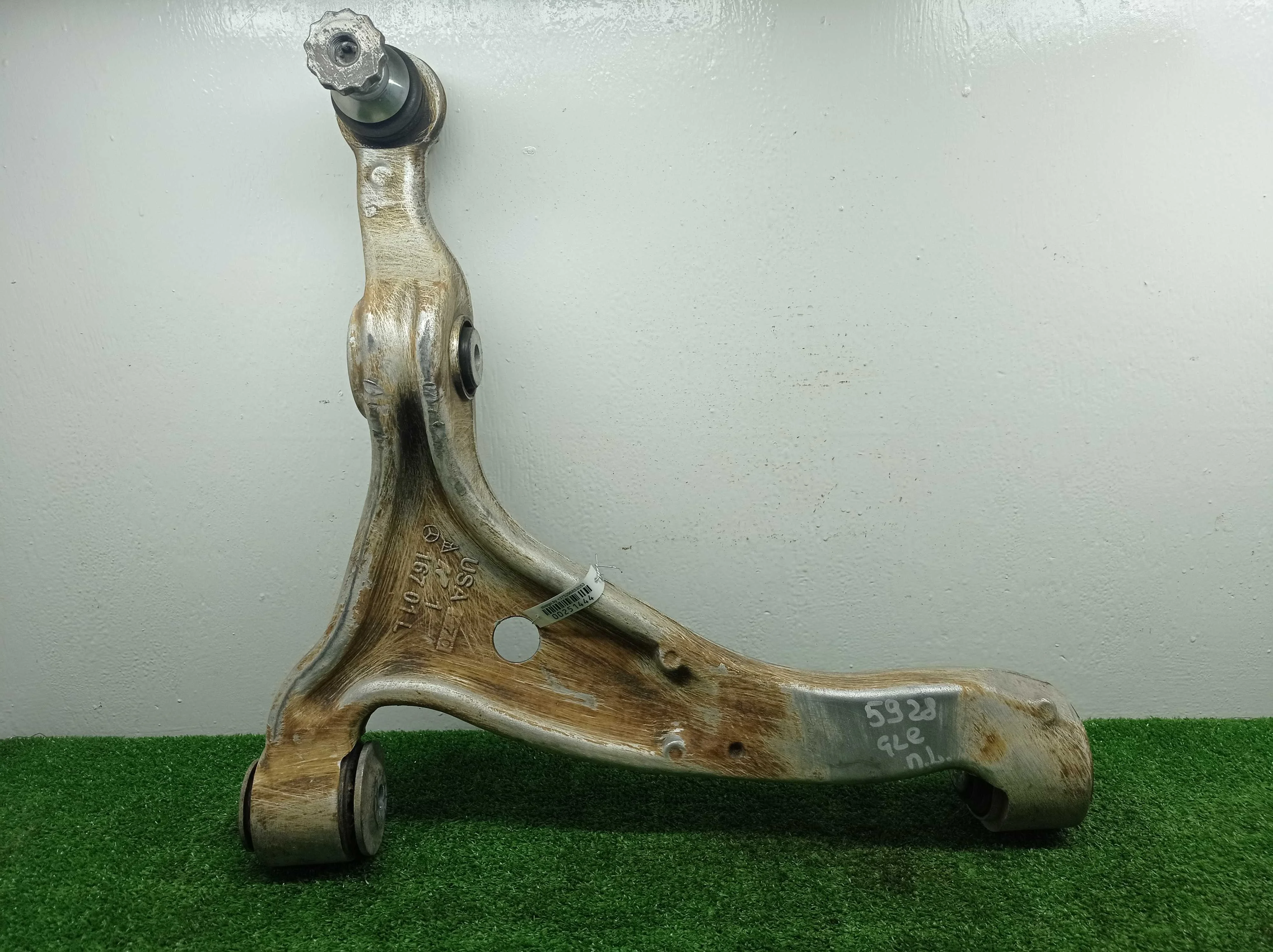 Рычаг передний левый нижний Mercedes GLE (W167) 2019 - наст. время бензин 3.0 Автомат