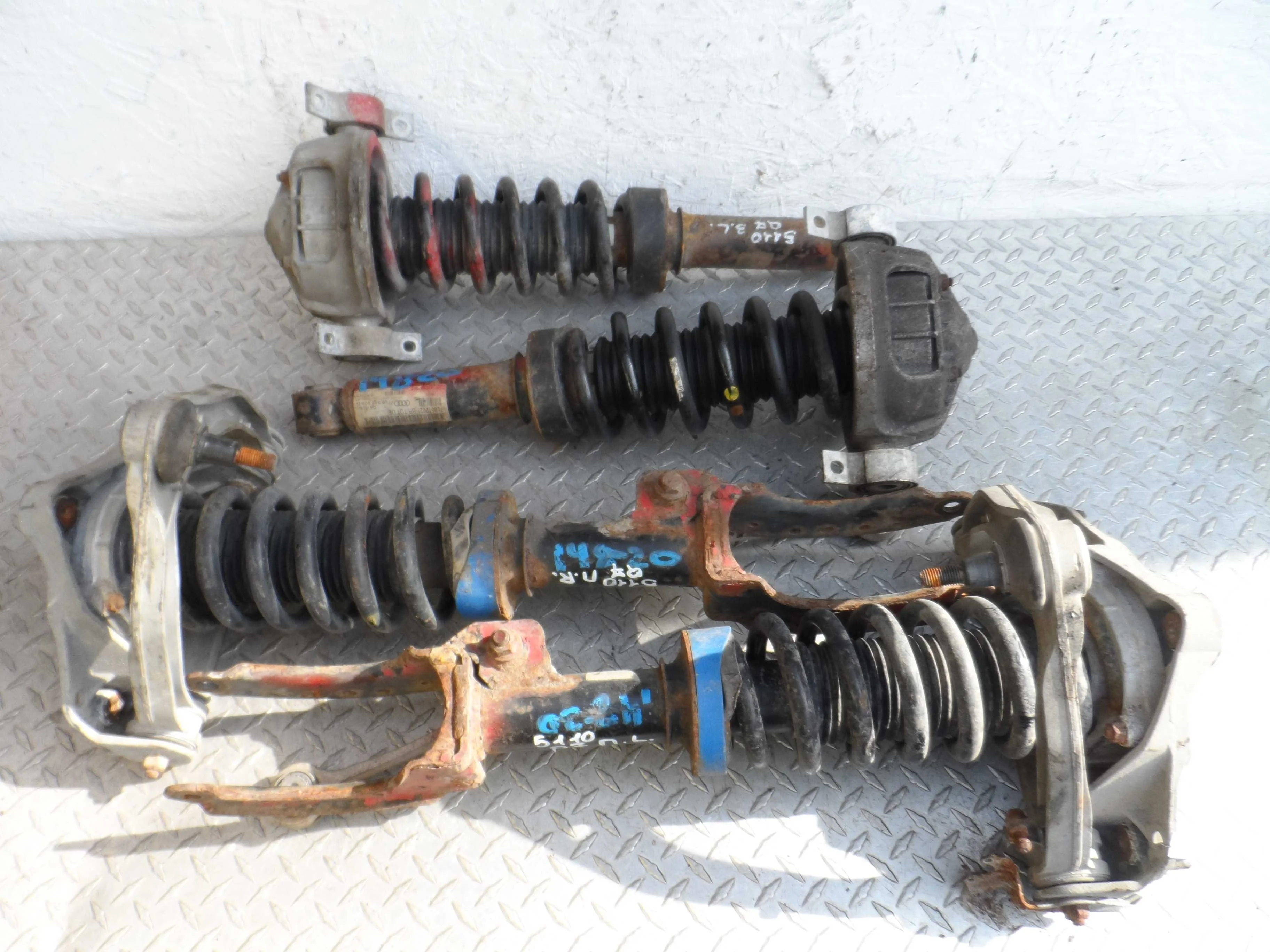 Амортизатор передний левый Audi Q7 (4LB) 2005 - 2009 бензин 4.2 Автомат