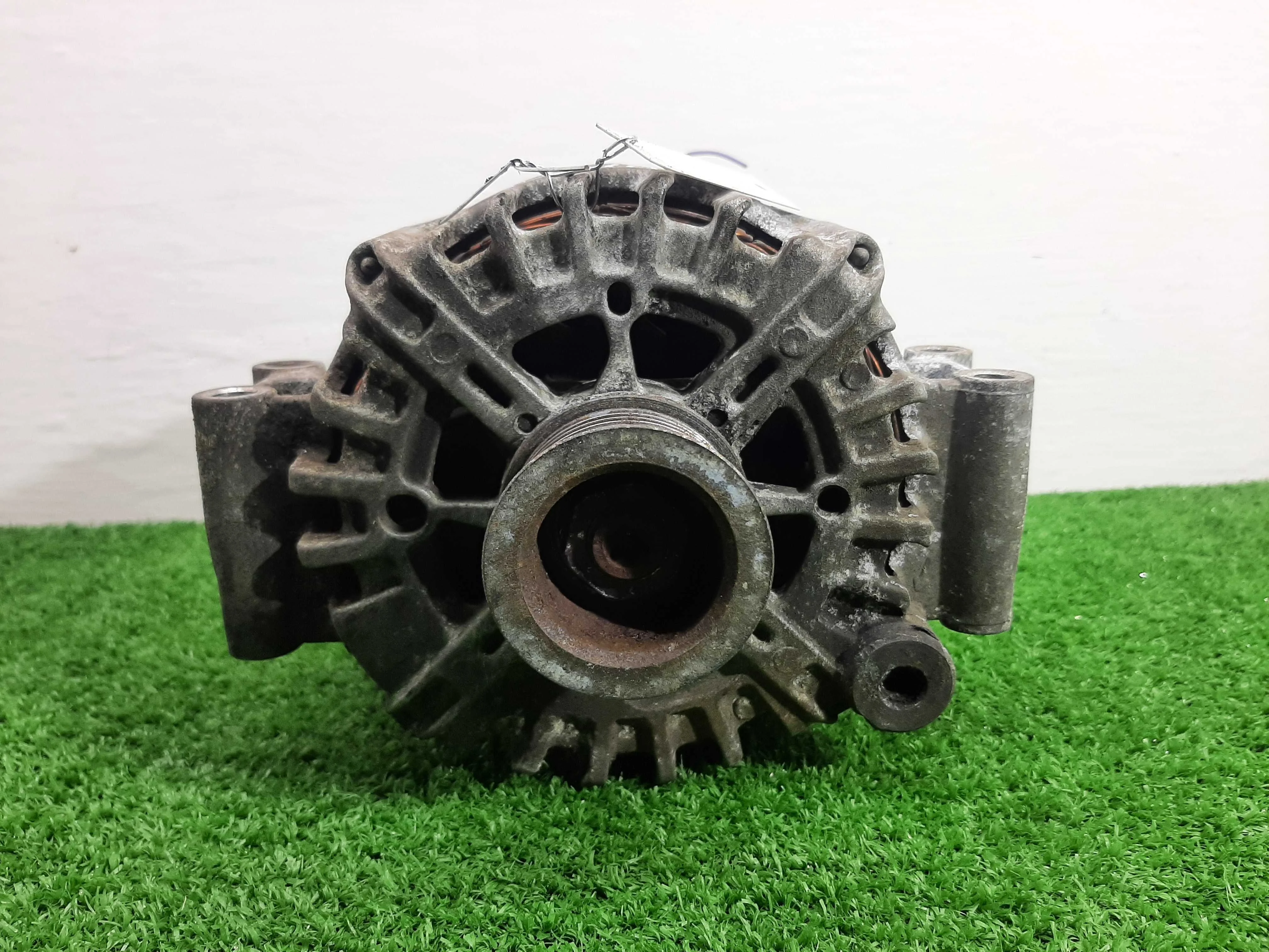 Генератор BMW 5-Series F10 2009 - 2013 бензин 4.4 Автомат