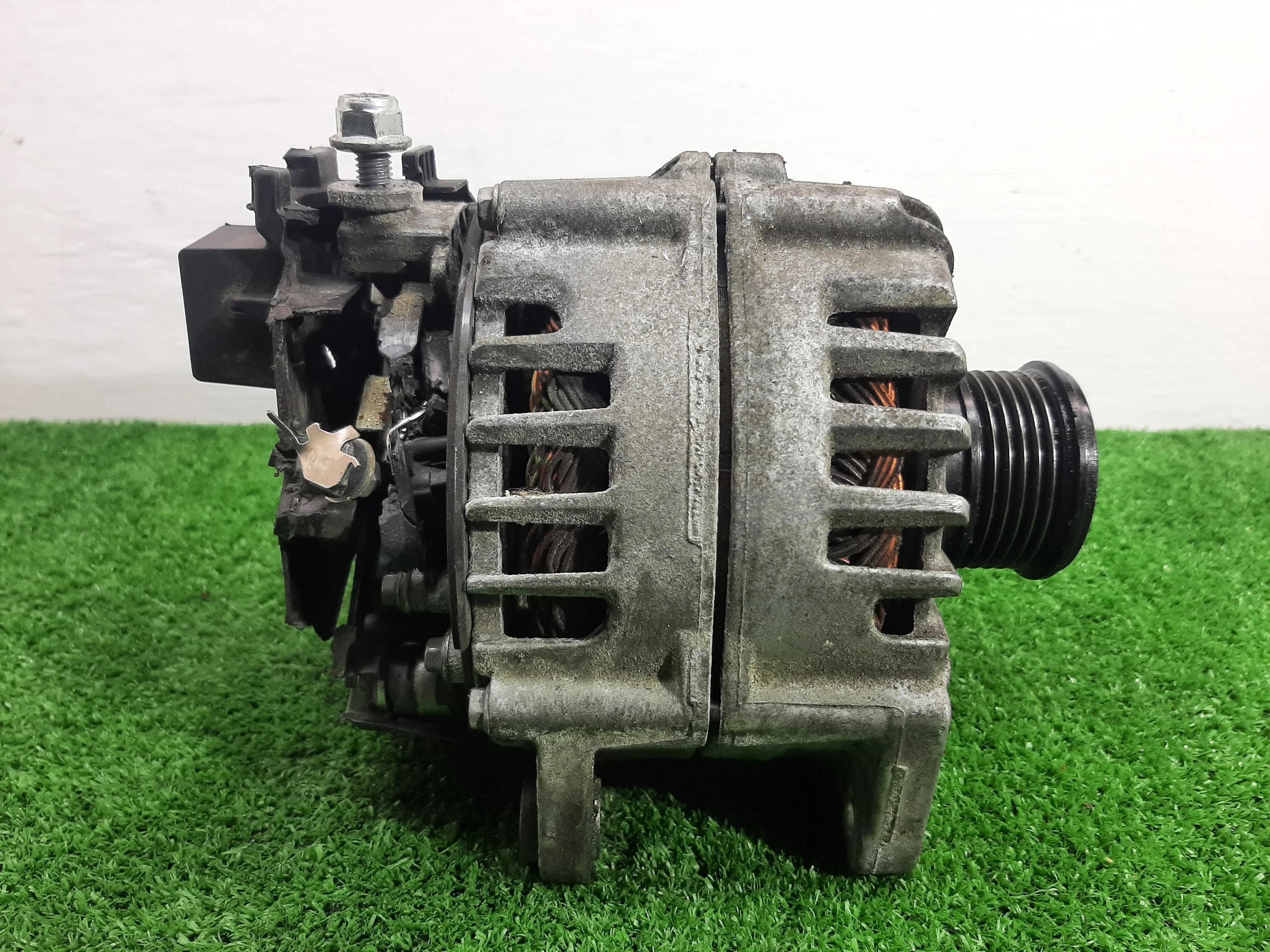 Генератор Mercedes GLC (X253) Рестайлинг 2019 - 2023 бензин 2.0 Автомат