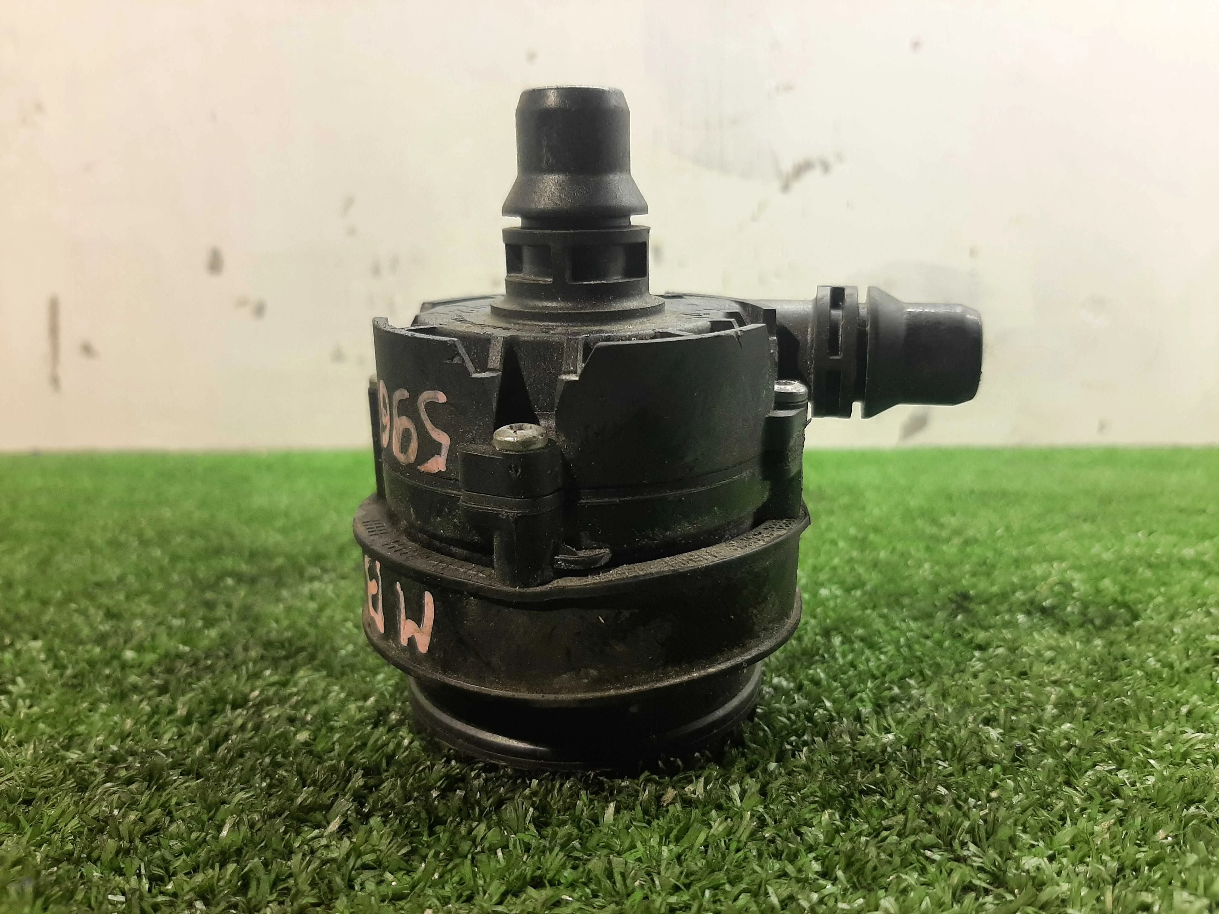 Насос водяной (помпа) Mercedes C-klasse (W205)Рестайлинг 2018 - 2021 бензин 2.0 Автомат