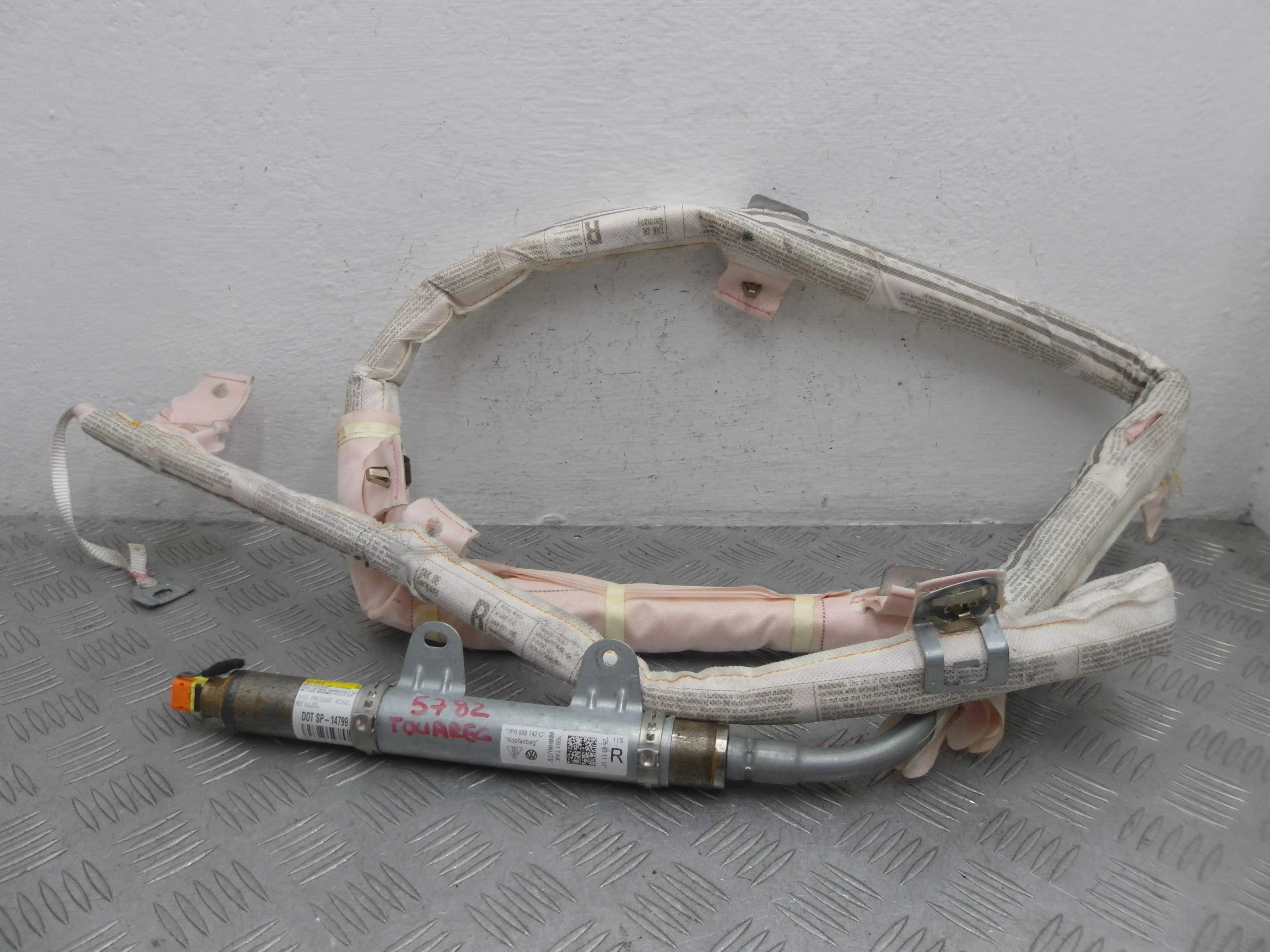 Подушка безопасности потолочная правая Volkswagen Touareg II (7P) 2010 - 2014 бензин 3.6 Автомат