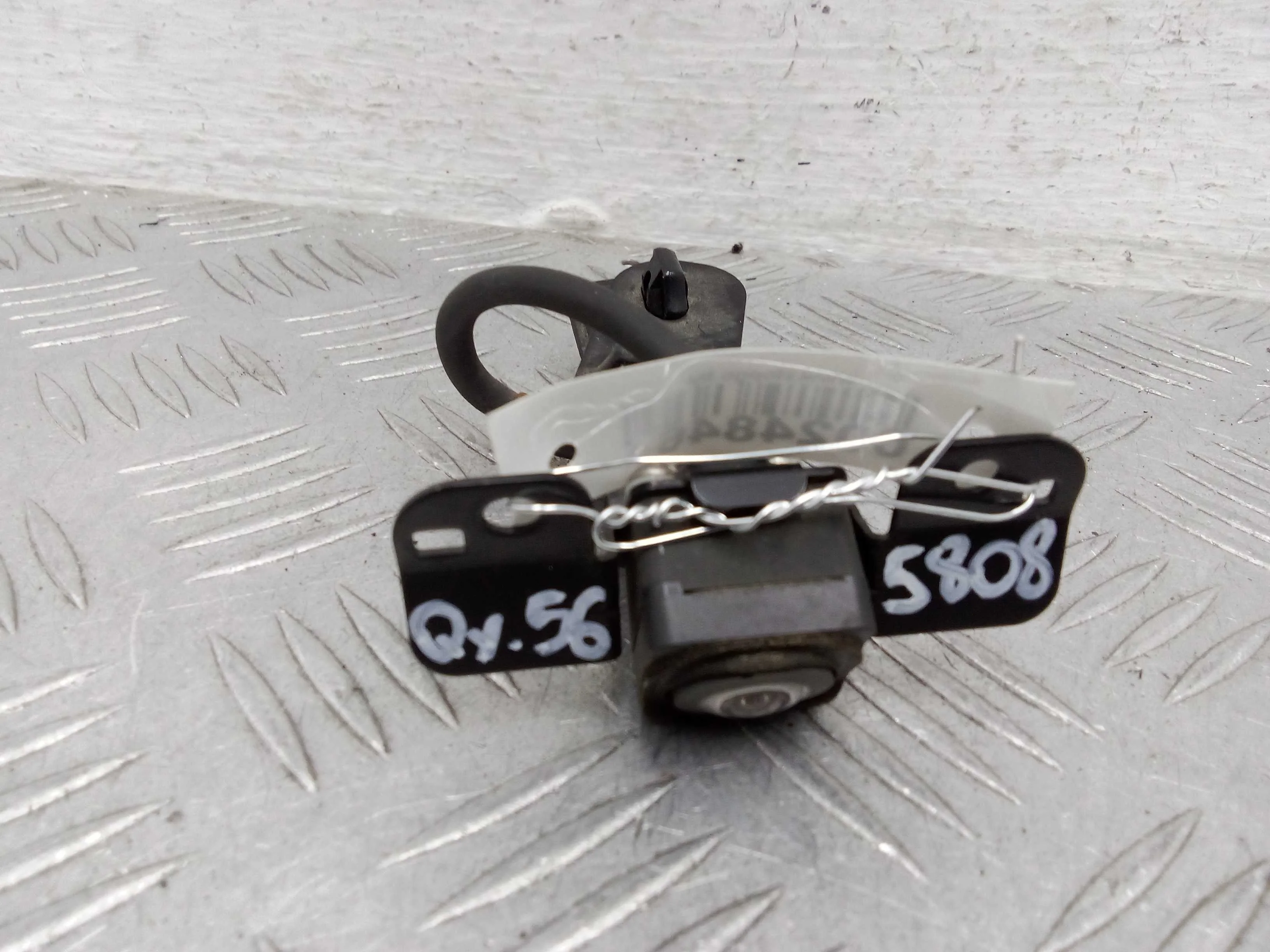 Камера переднего вида Infiniti QX56 (Z62) 2010 - 2013 бензин 5.6 Автомат