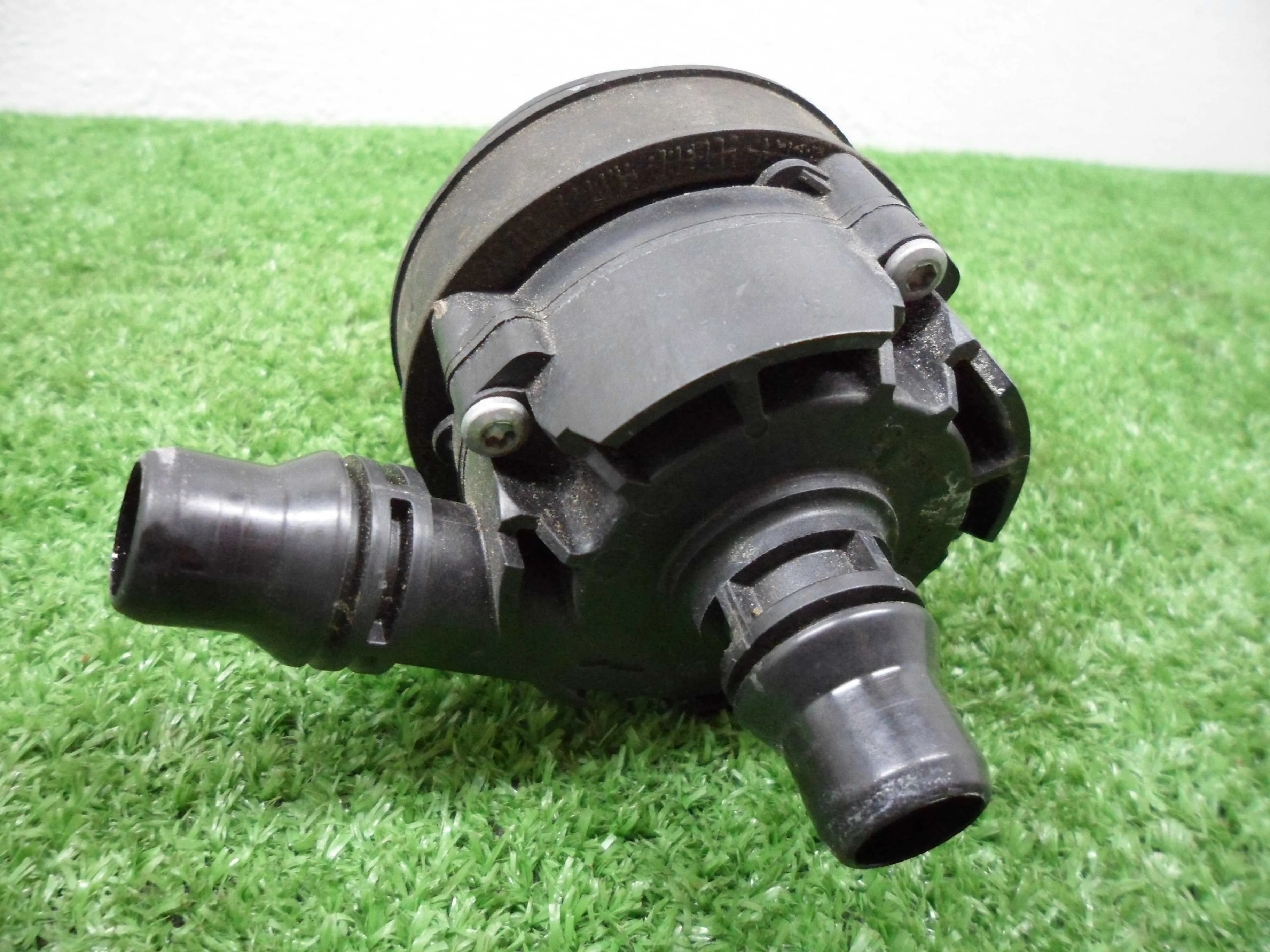 Насос водяной (помпа) Mercedes C-klasse (W205)Рестайлинг 2018 - 2021 бензин 2.0 Автомат