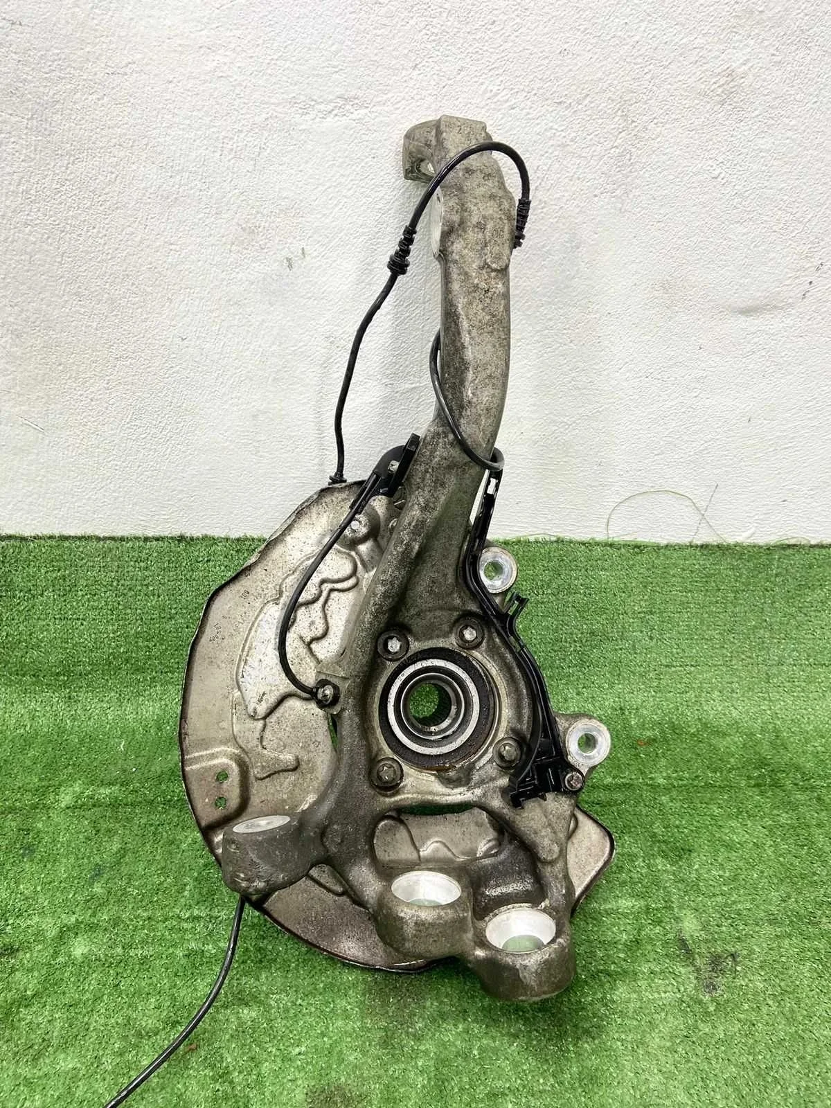 Кулак поворотный правый Mercedes GLC (X253) 2015 - 2019 дизель 2.2 Автомат