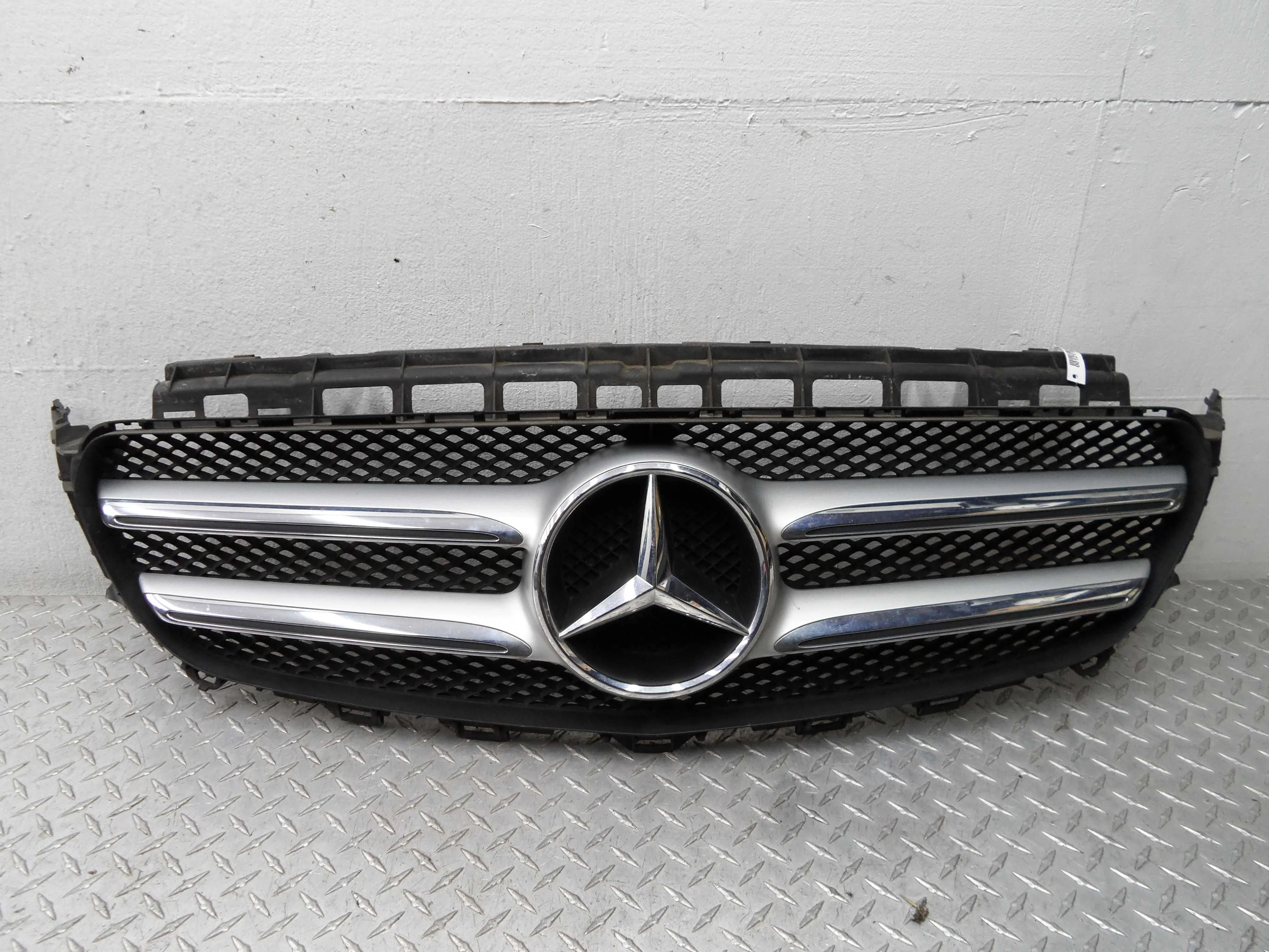 Решетка радиатора Mercedes E-klasse (W213) 2016 - 2021 дизель 3.0 Автомат