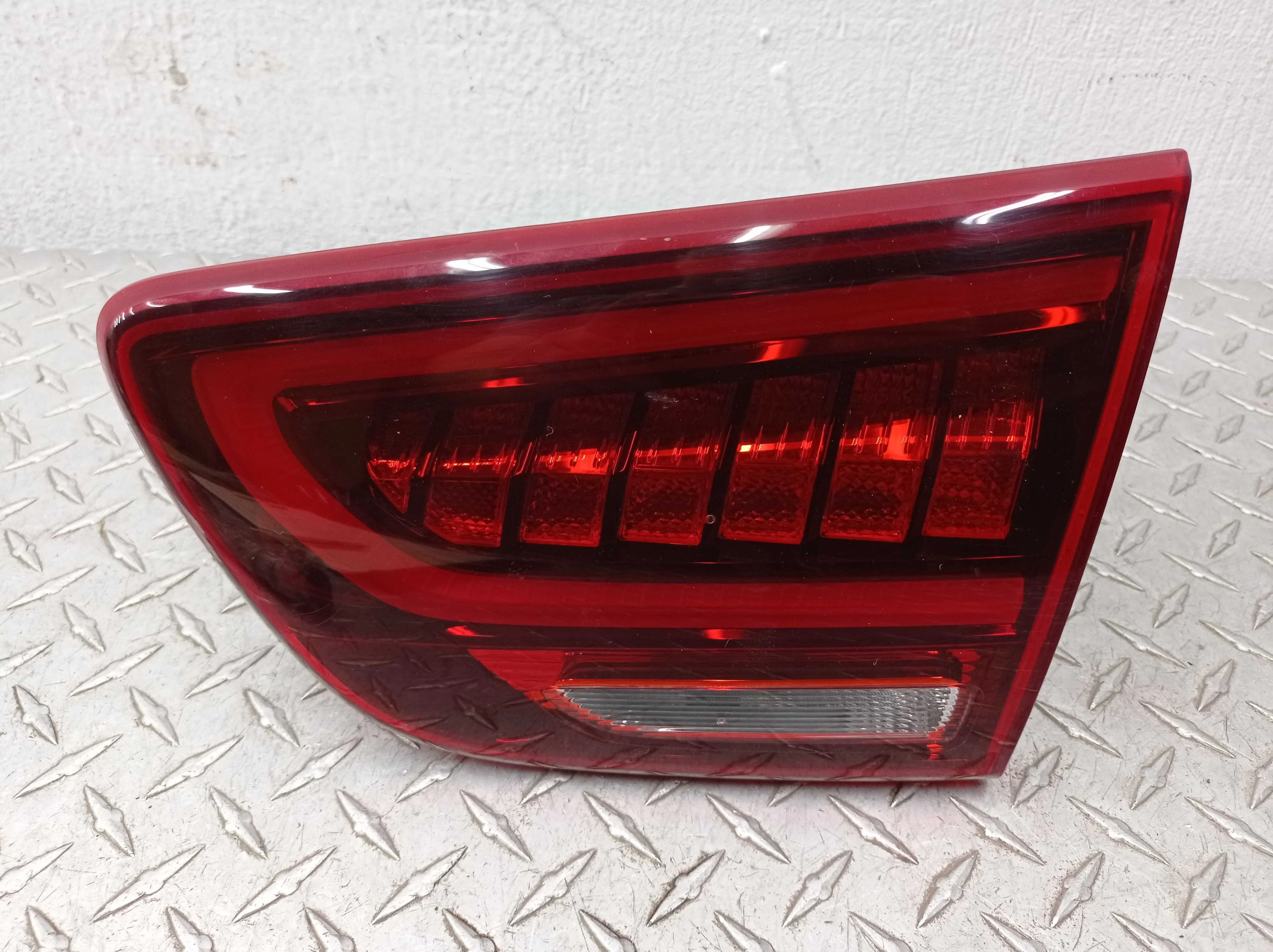 Фонарь крышки правый Kia Sorento III (UM) Рестайлинг 2017 - 2020 дизель 2.2 Автомат